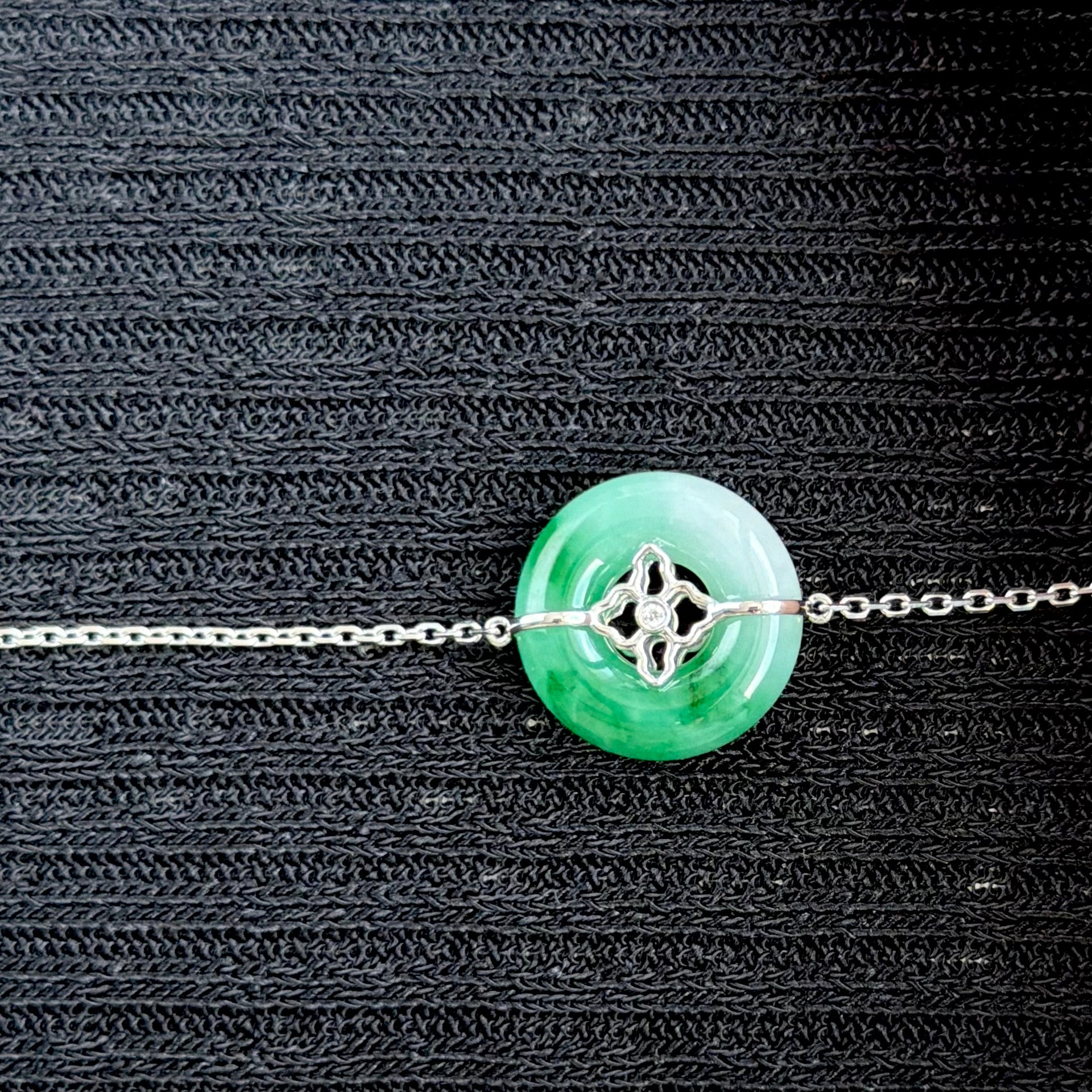 The Verdant Pulse Jadeite Bracelet 翠色惊鸿