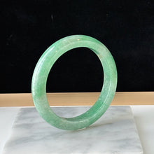 Load image into Gallery viewer, 122858 57.7mm Full Apple Green Jadeite Bangle
