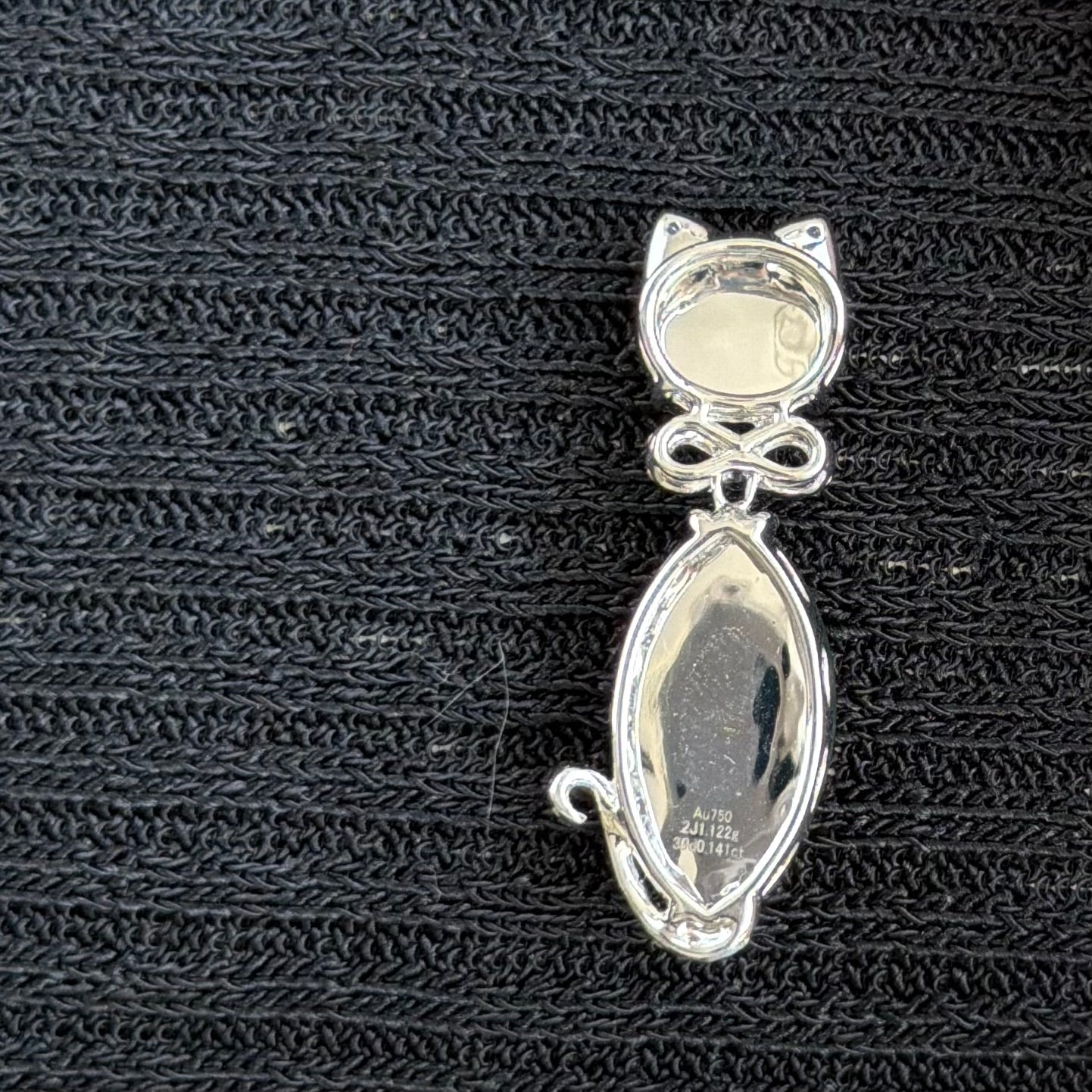 The Sovereign Feline Jadeite Pendant 灵猫衔翠