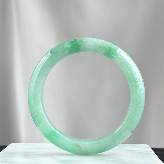 Green Hills Beyond Jadeite Bangle 54.4mm 远翠叠岫