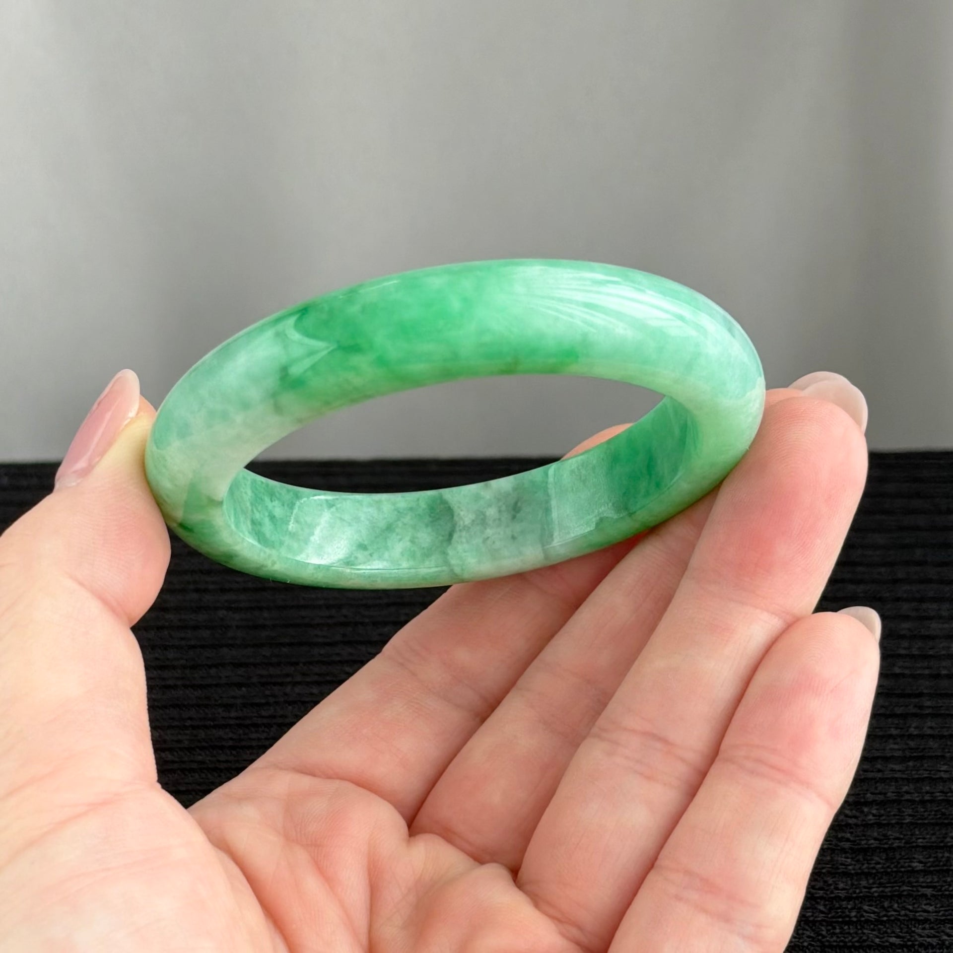 Jiuzhaigou’s Emerald Mirror 54.6mm Jadeite Bangle 九寨翠镜