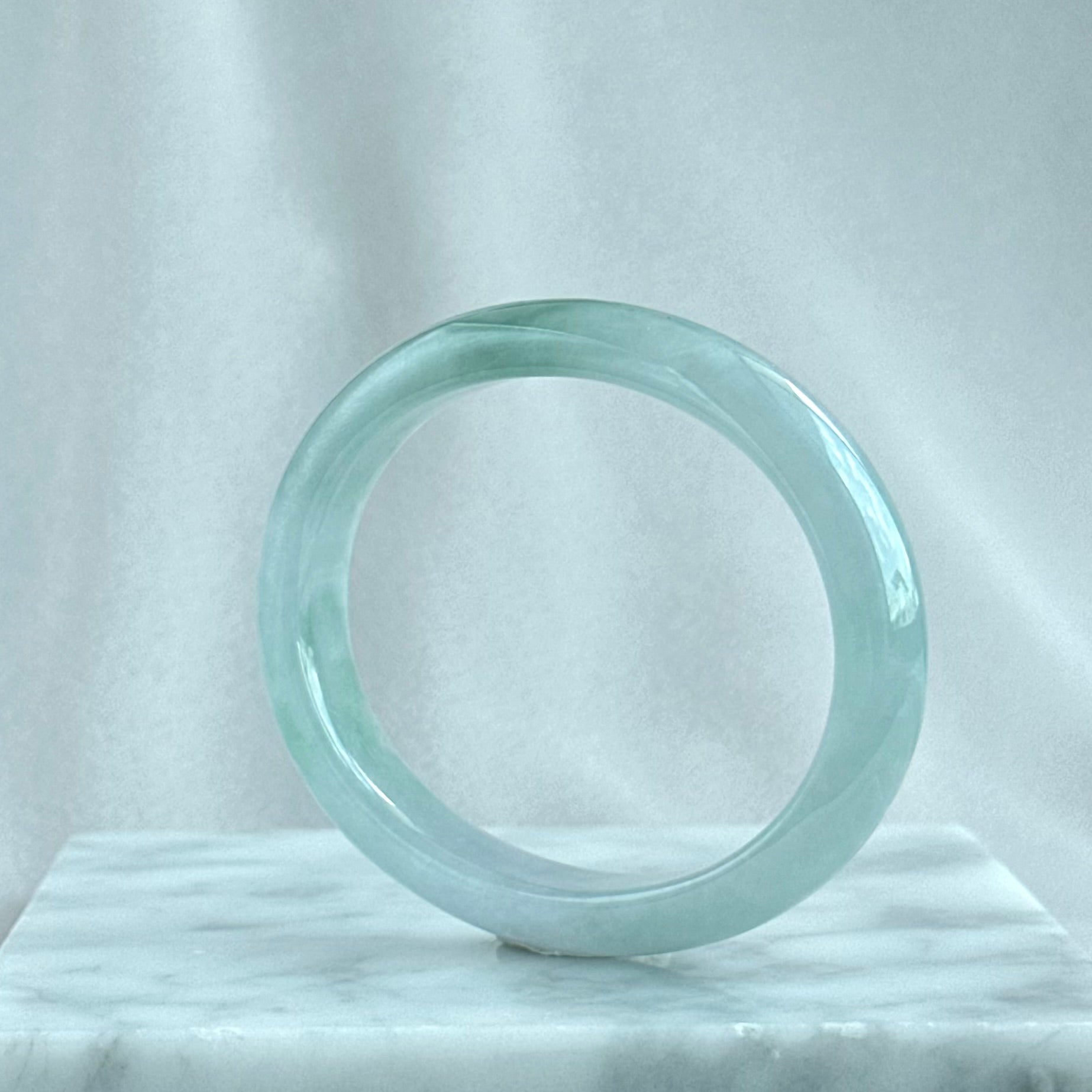Blooming Breeze Oval Jadeite Bangle 51.9mm 翠绽清风