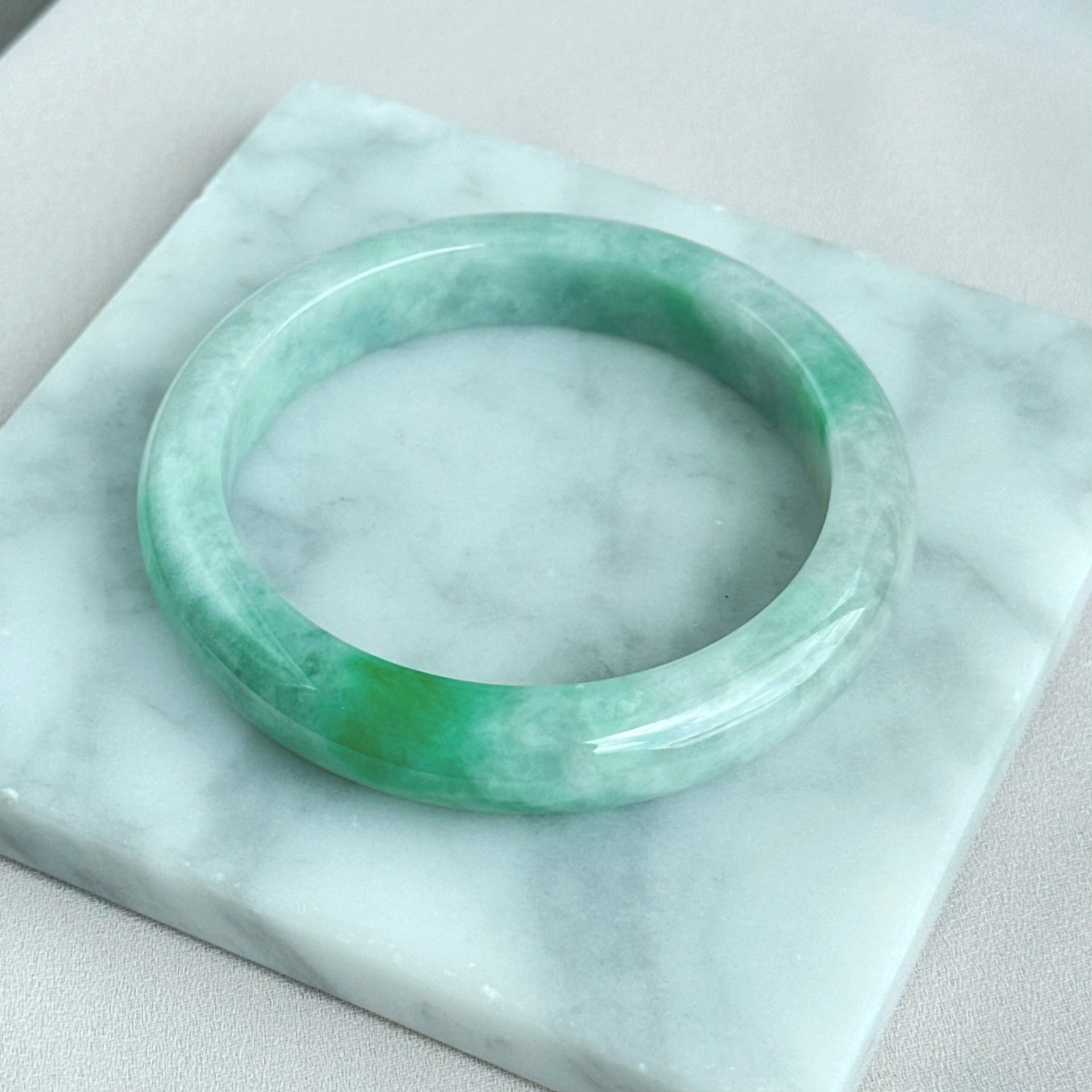 翠融初雪 Jade Meets First Snow Jadeite Bangle 55.4 mm