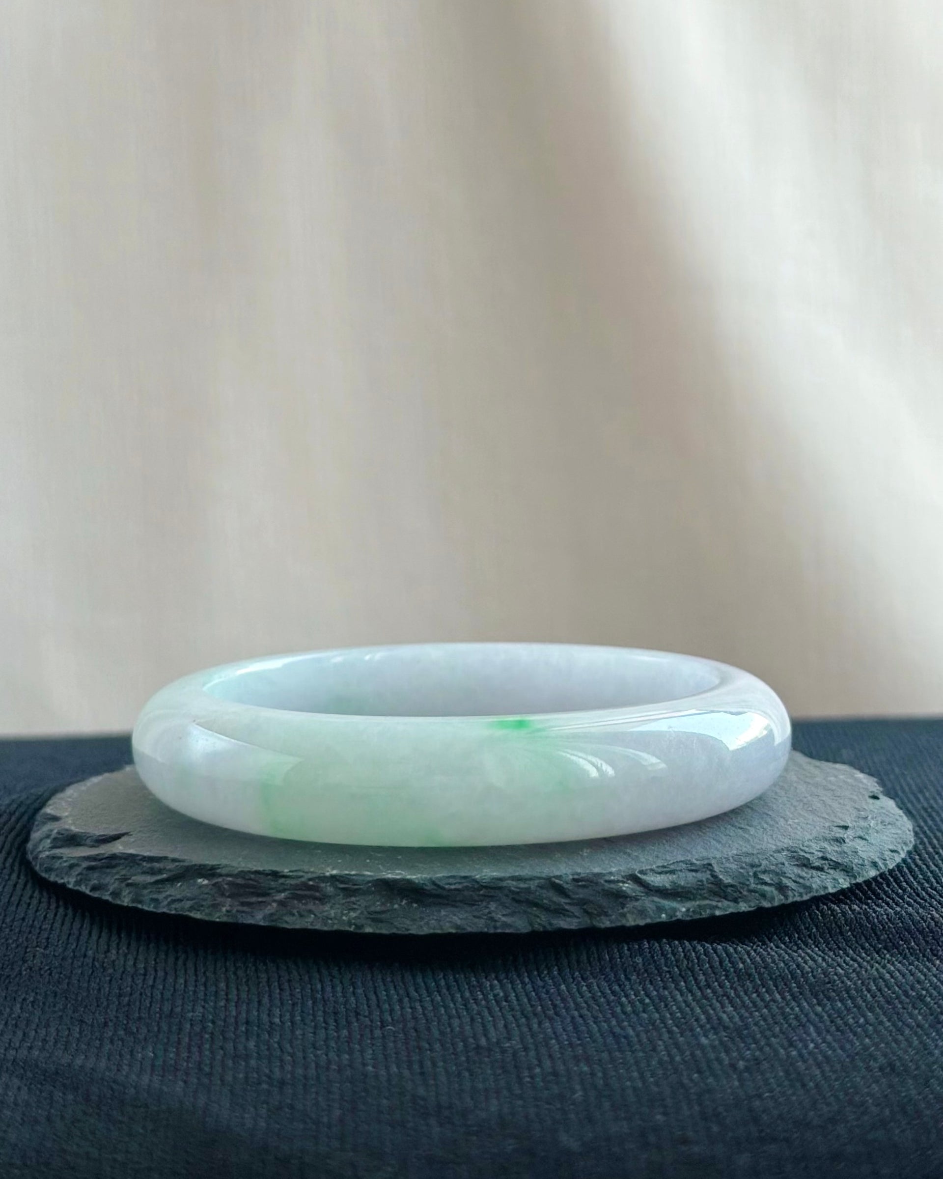 Wisteria in the Spring Rain 57.6mm Jadeite Bangle 春雨紫藤 (Preview)