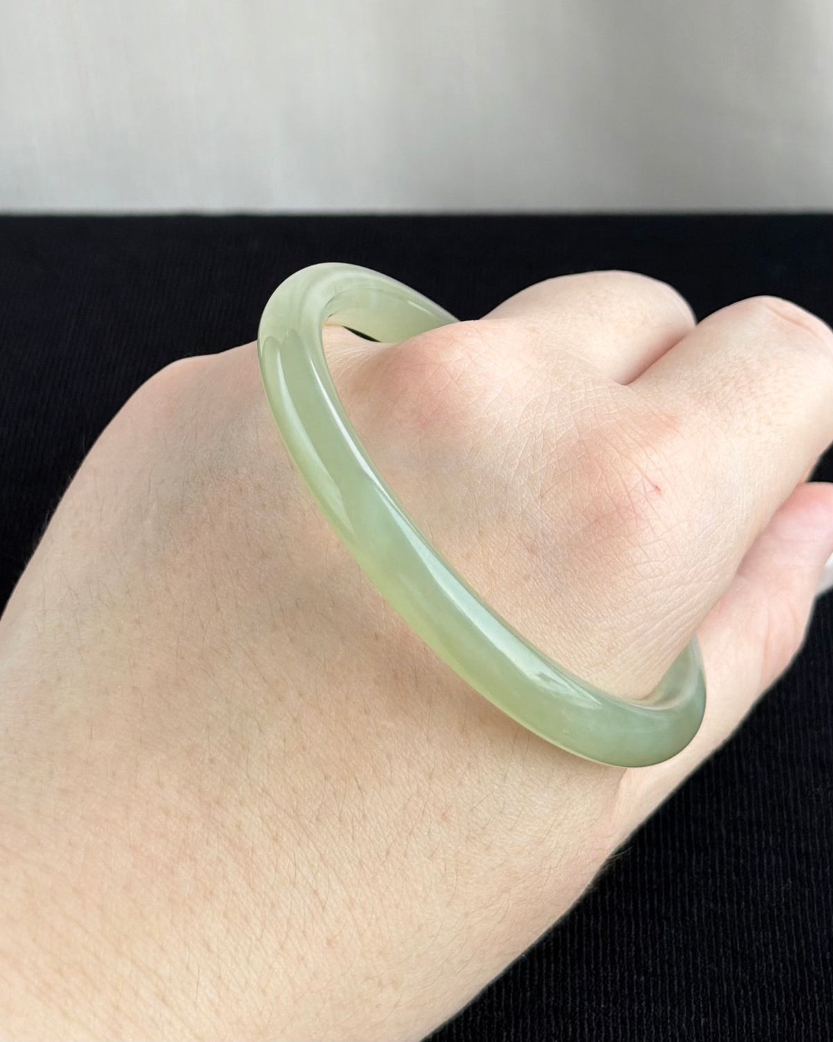 Morning Mist at Uji 57.9mm Nephrite Bangle 宇治晨雾