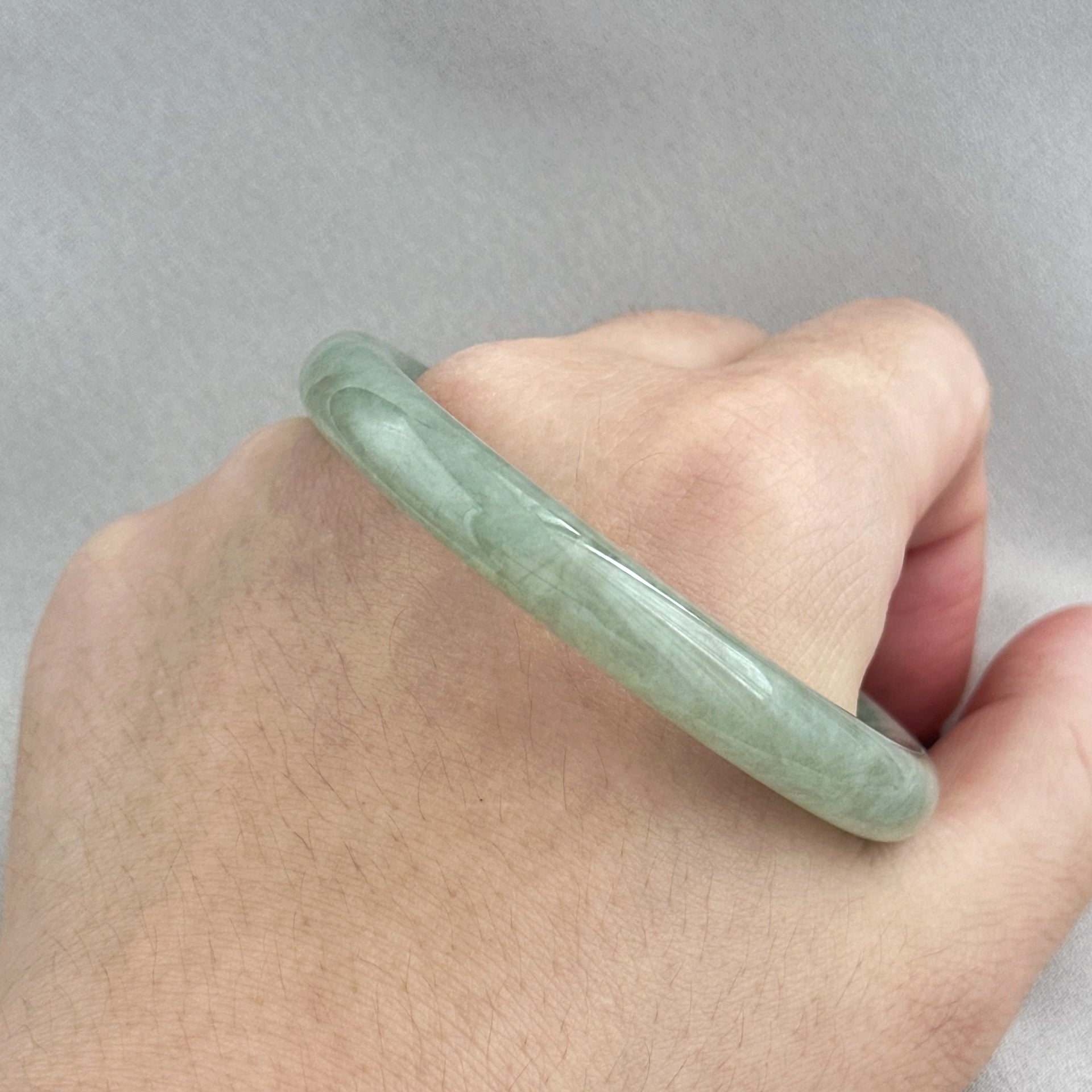 123553 53.5mm Celadon Green Rounded Jadeite Bangle