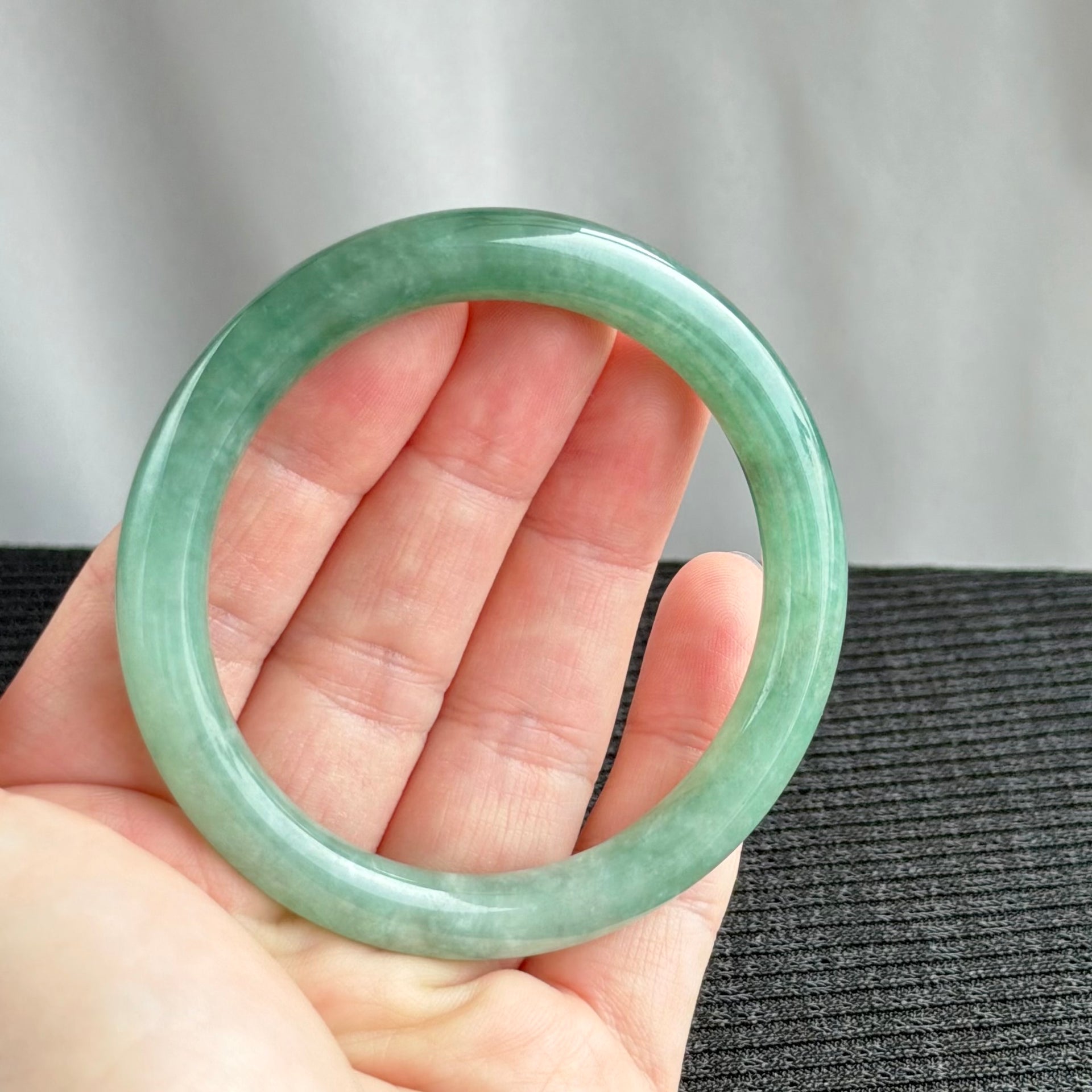 West Lake Morning Veil Rounded Jadeite Bangle 57.7mm 西湖朝纱