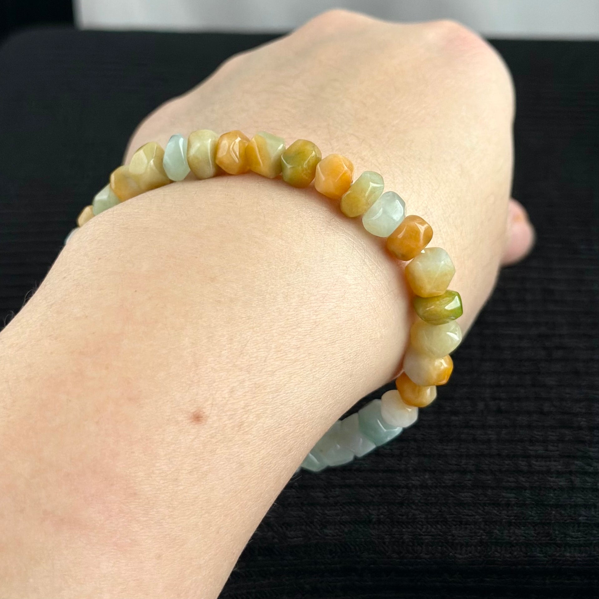 Pavilion Facets Diamond-Cut Jadeite Bracelet 玉亭菱采