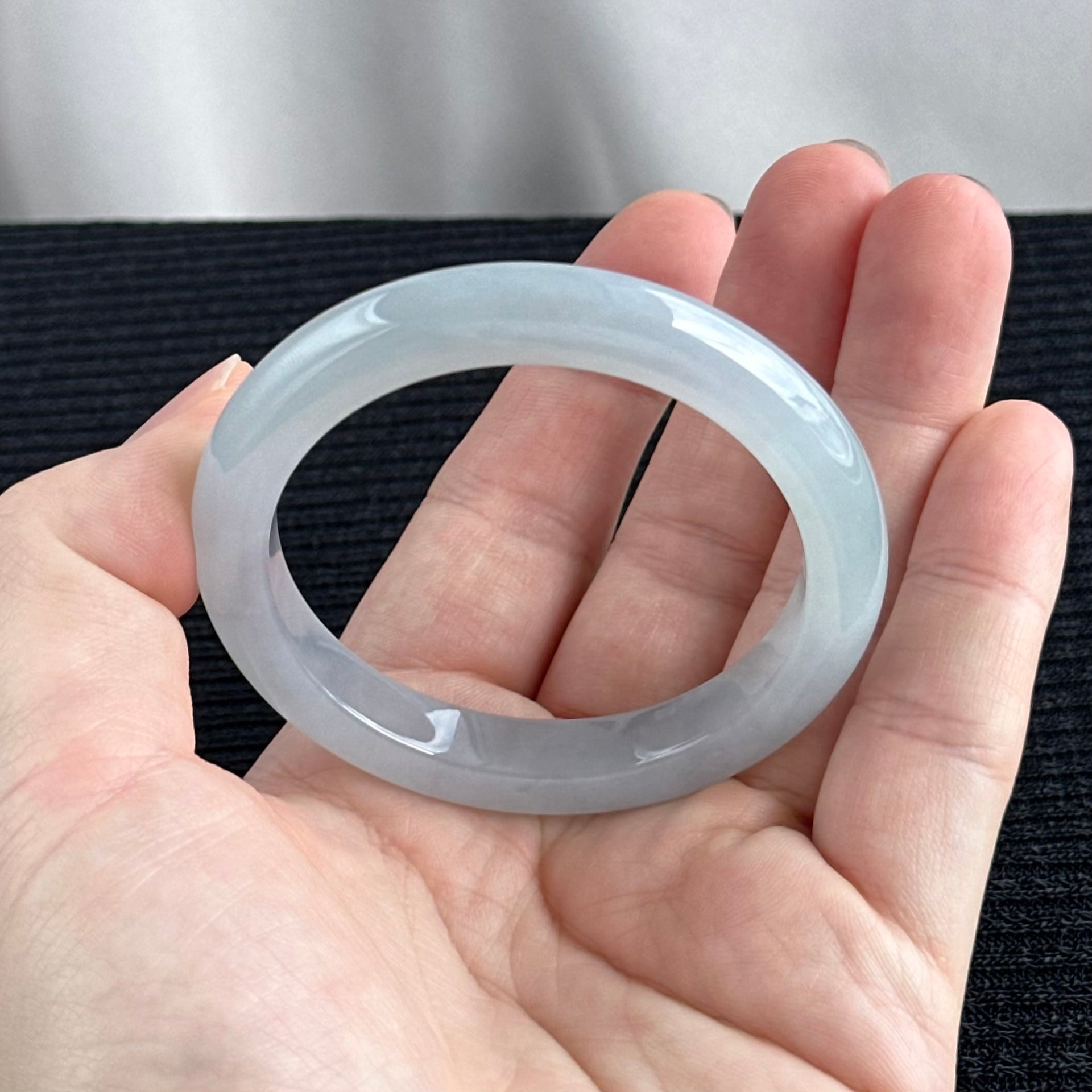 Moonlit Reverie Jadeite Bangle 52.0mm 月影清梦
