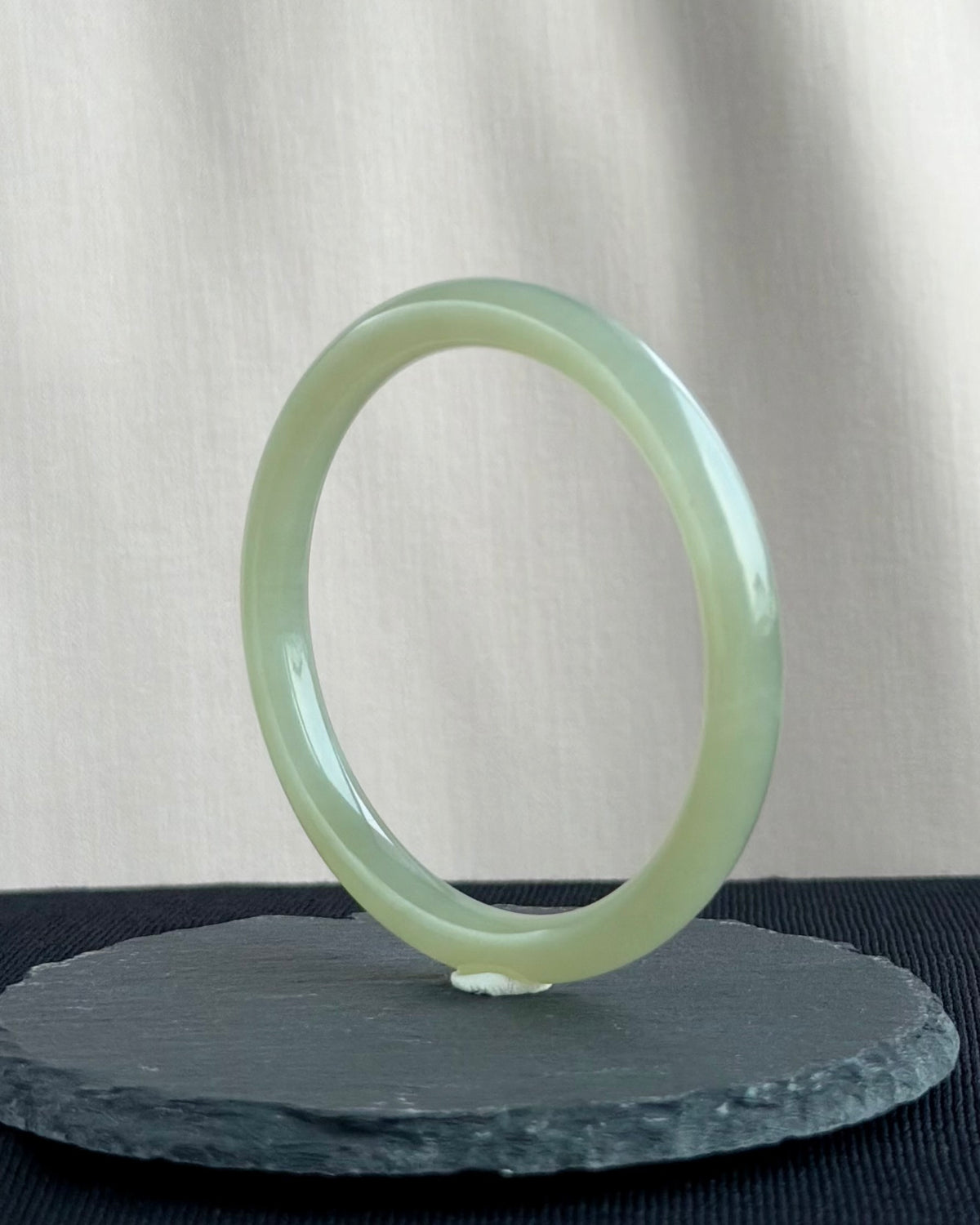 Morning Mist at Uji 57.9mm Nephrite Bangle 宇治晨雾