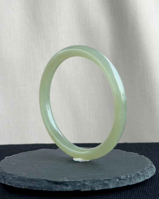 Morning Mist at Uji 57.9mm Nephrite Bangle 宇治晨雾
