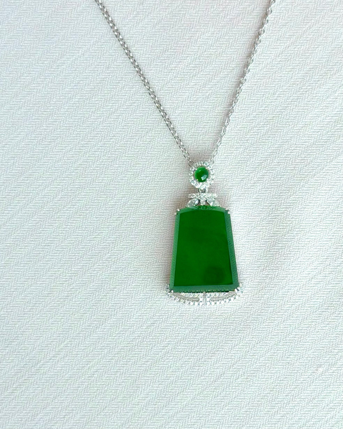 Empress's Emerald Jade Pendant 凤仪华彩