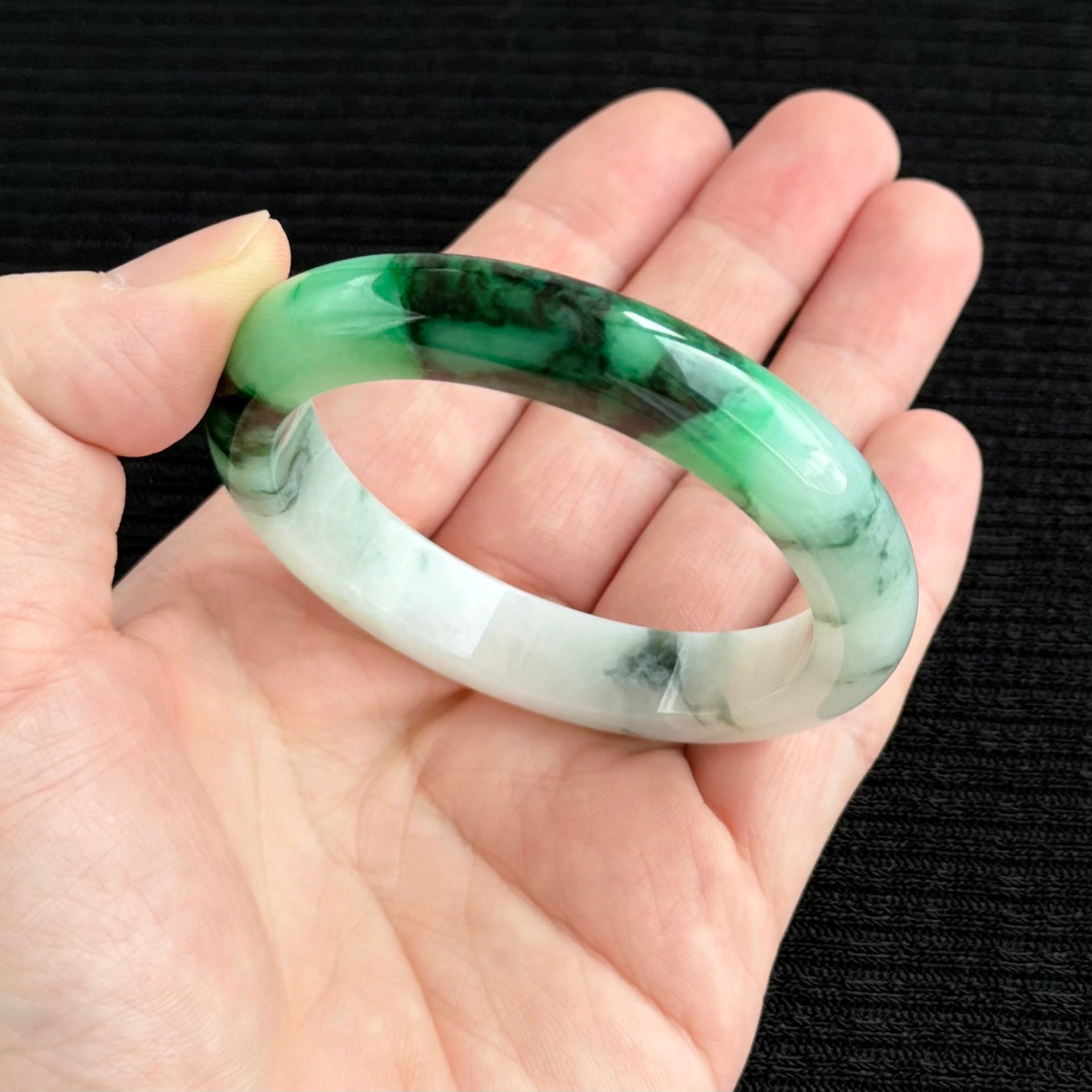 The Emerald Silk-Road Jadeite Bangle 54.3mm 碧丝万缕