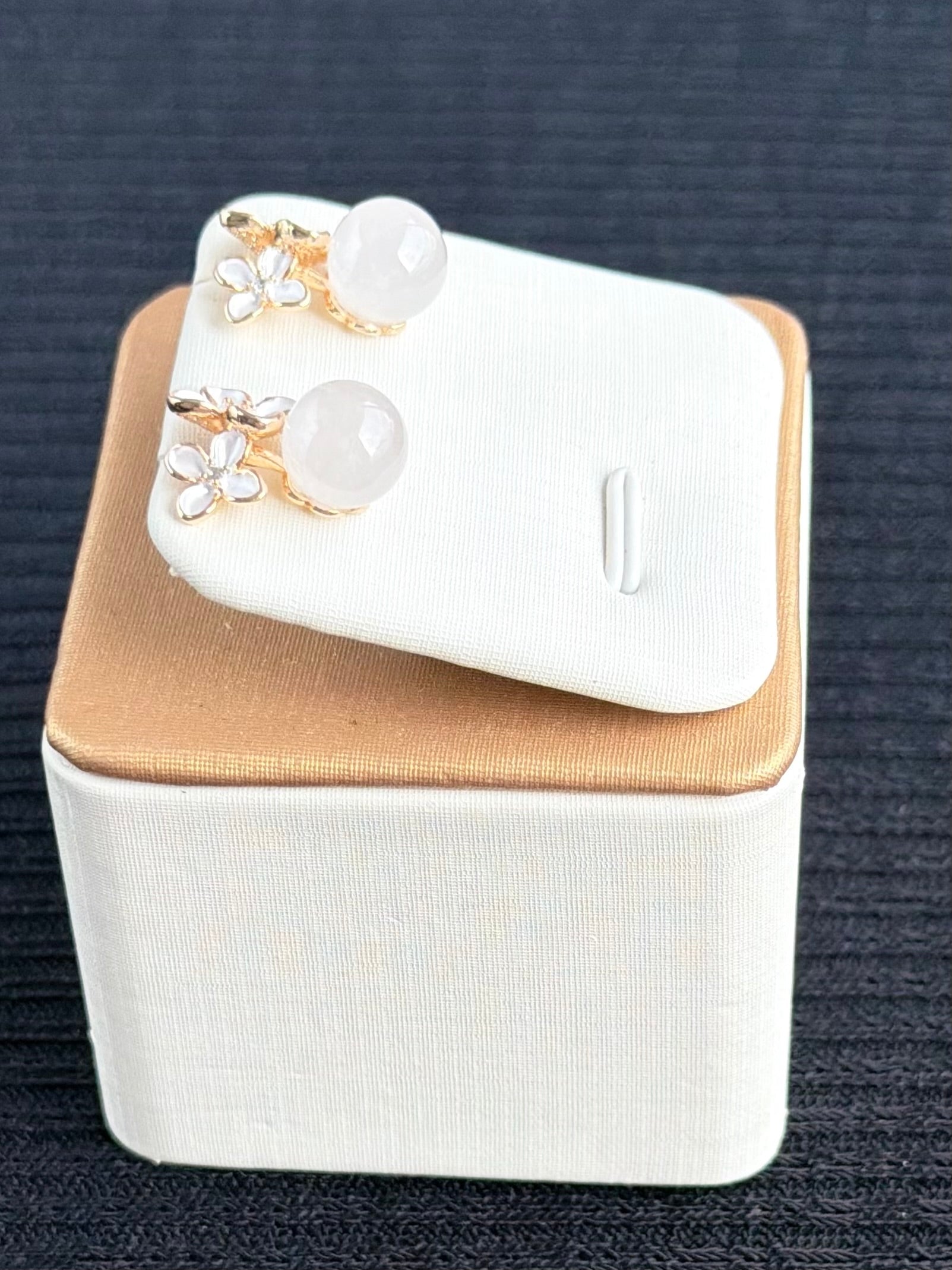 Moon-Kissed Bloom Earrings - Frost Dew 月吻花开 • 冰露