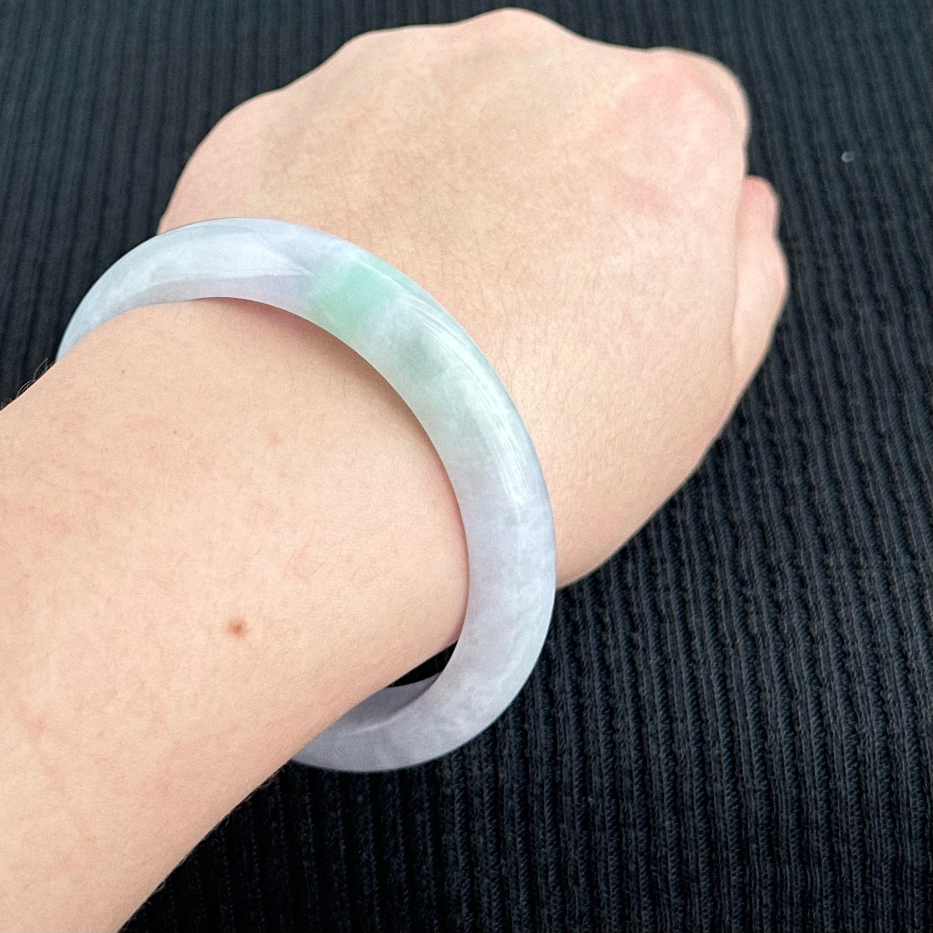 兰湖晓雾 Mist over Orchid Lake Jadeite Bangle 58.2mm