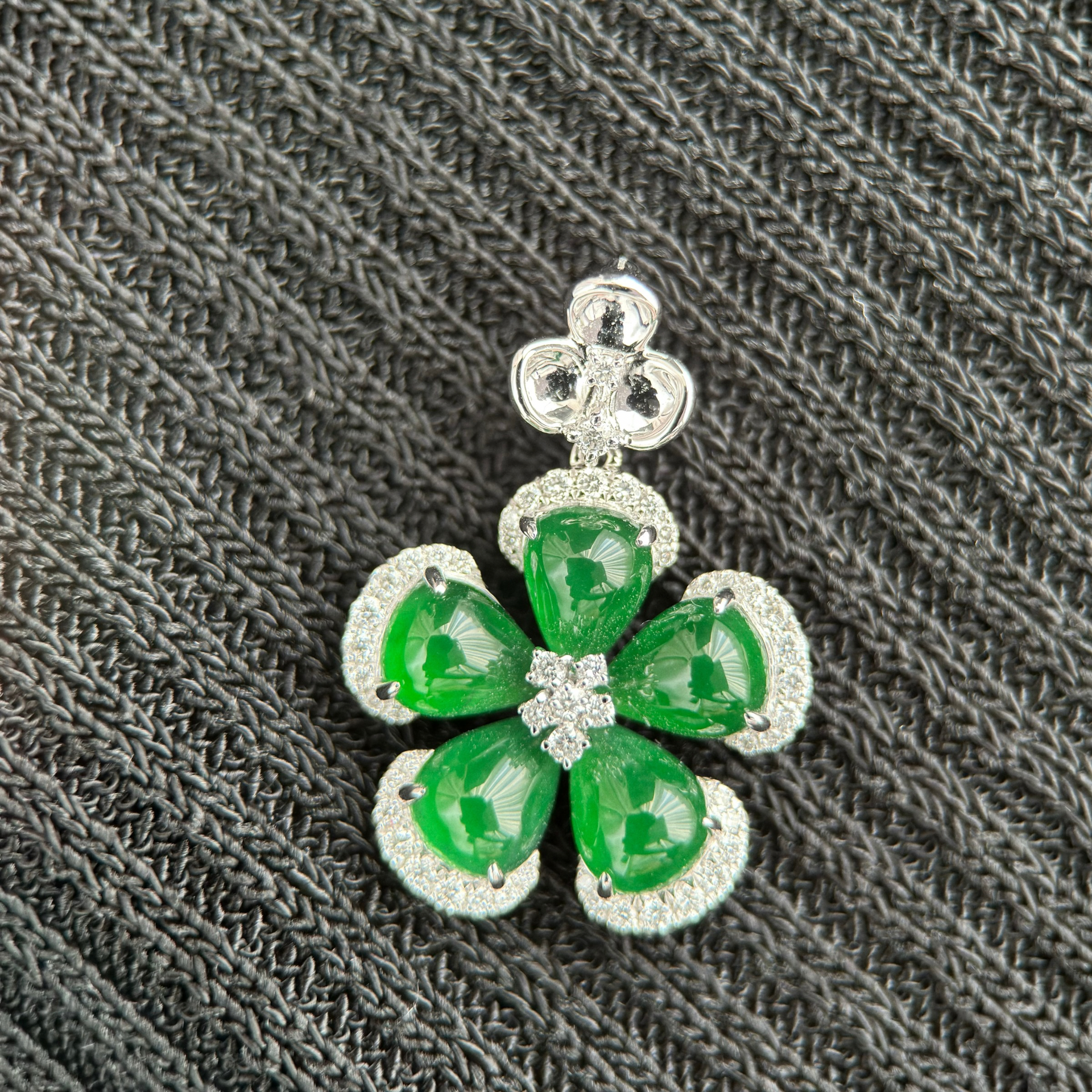 Jade Blossom of Fortune Jadeite Pendant 翠华献瑞