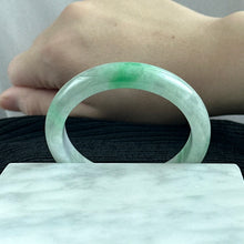 Load image into Gallery viewer, Green Horizon Jadeite Bangle 55.0mm 翠光天际
