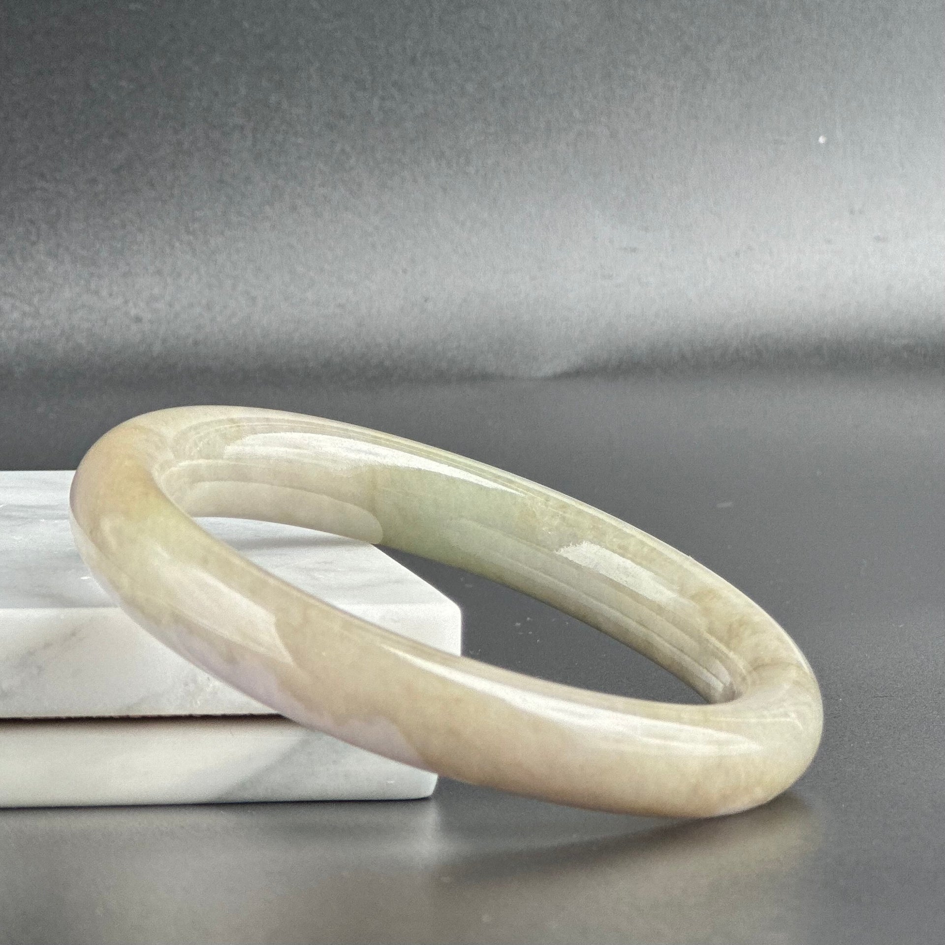112855 55.0mm Rare Dual Tone Rounded Jade Bangle