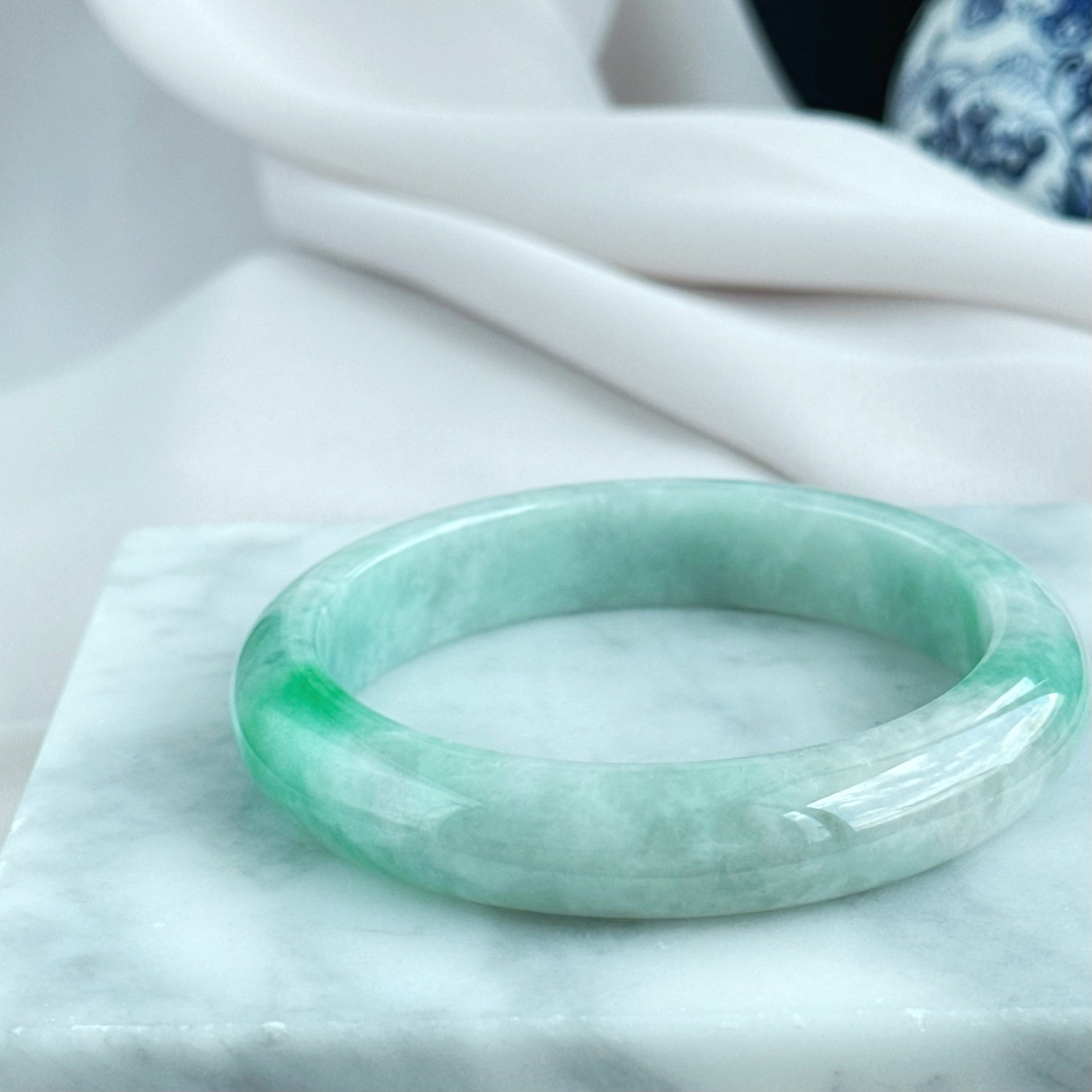 翠融初雪 Jade Meets First Snow Jadeite Bangle 55.4 mm