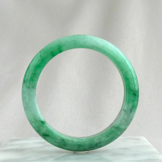 Jiuzhaigou’s Emerald Mirror 54.6mm Jadeite Bangle 九寨翠镜