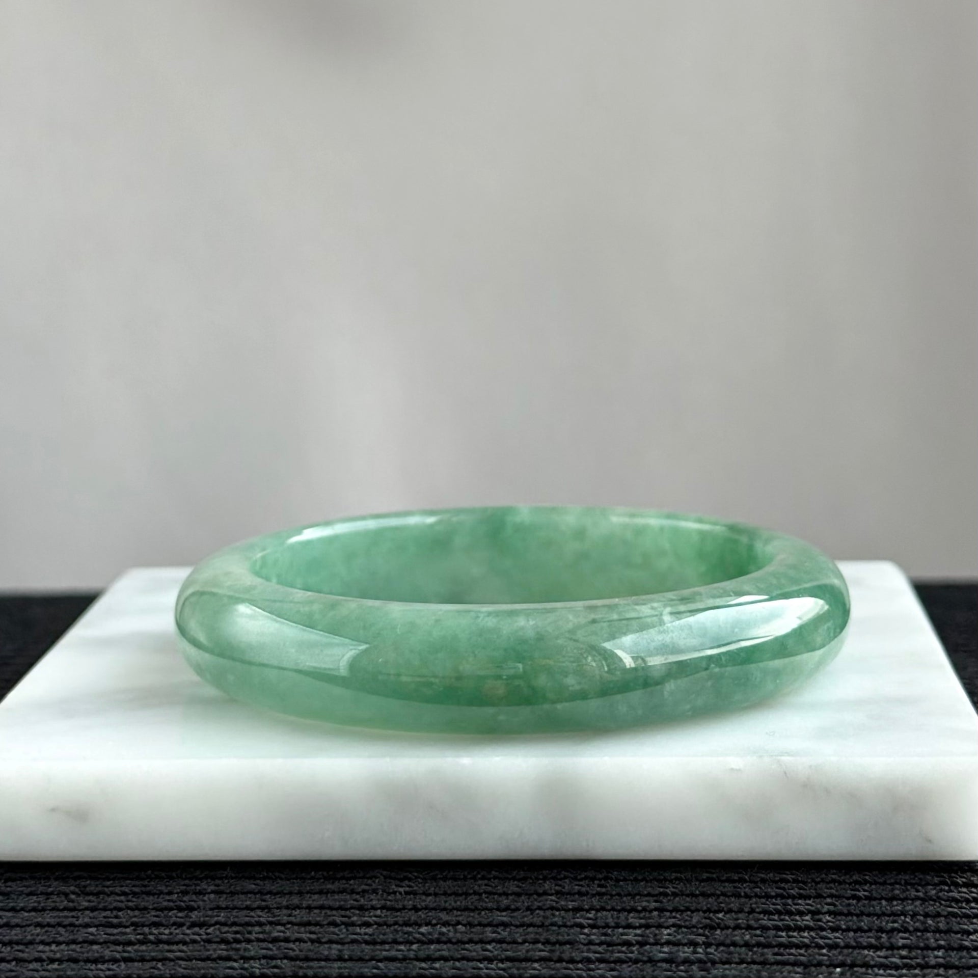 Spring Morning in Jiangnan Jadeite Bangle 55.3mm 江南春晓