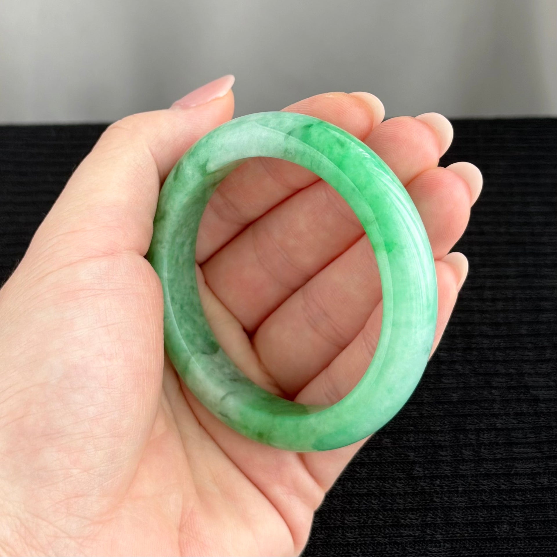Jiuzhaigou’s Emerald Mirror 54.6mm Jadeite Bangle 九寨翠镜