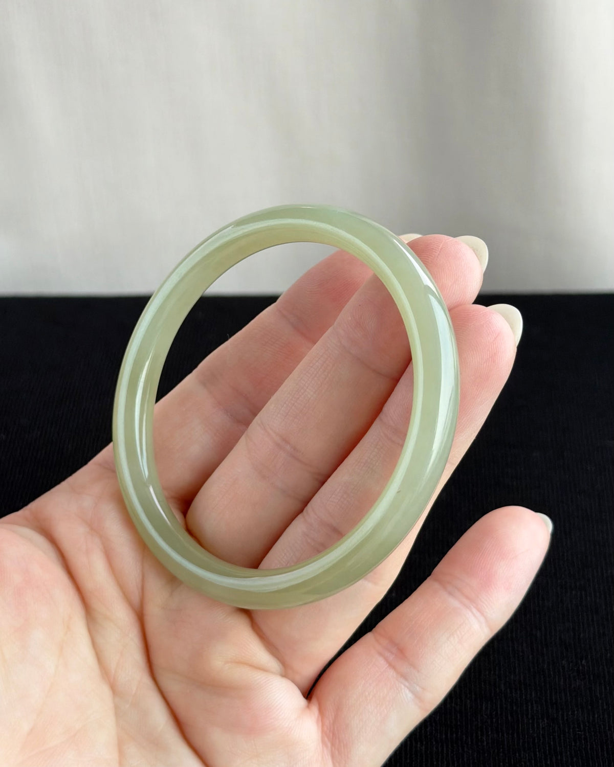 Morning Mist at Uji 57.9mm Nephrite Bangle 宇治晨雾