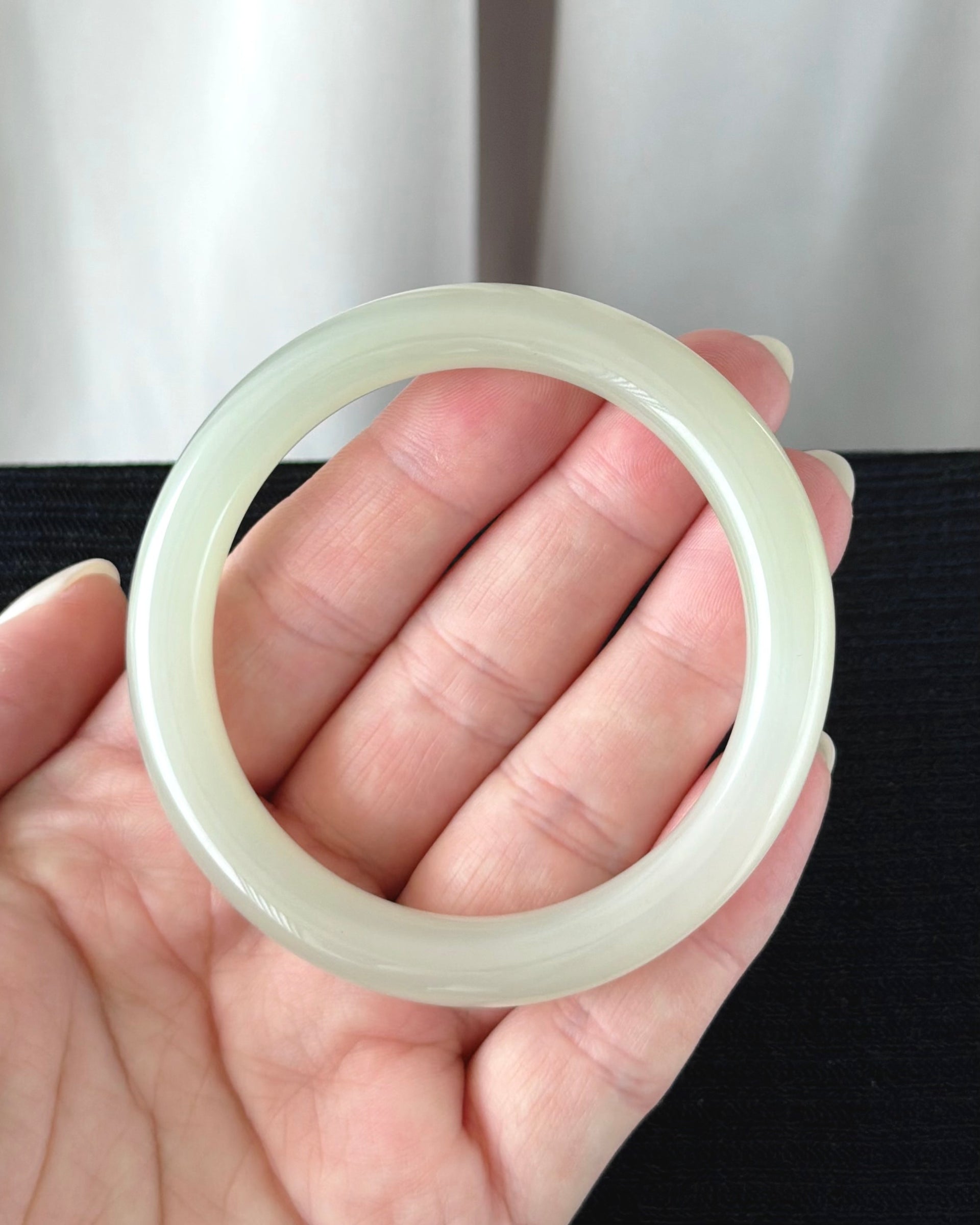 Dew on the White Magnolia 58.0mm Nephrite Bangle 白玉兰露 (Preview)