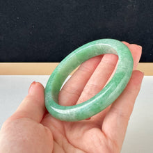 Load image into Gallery viewer, 122858 57.7mm Full Apple Green Jadeite Bangle
