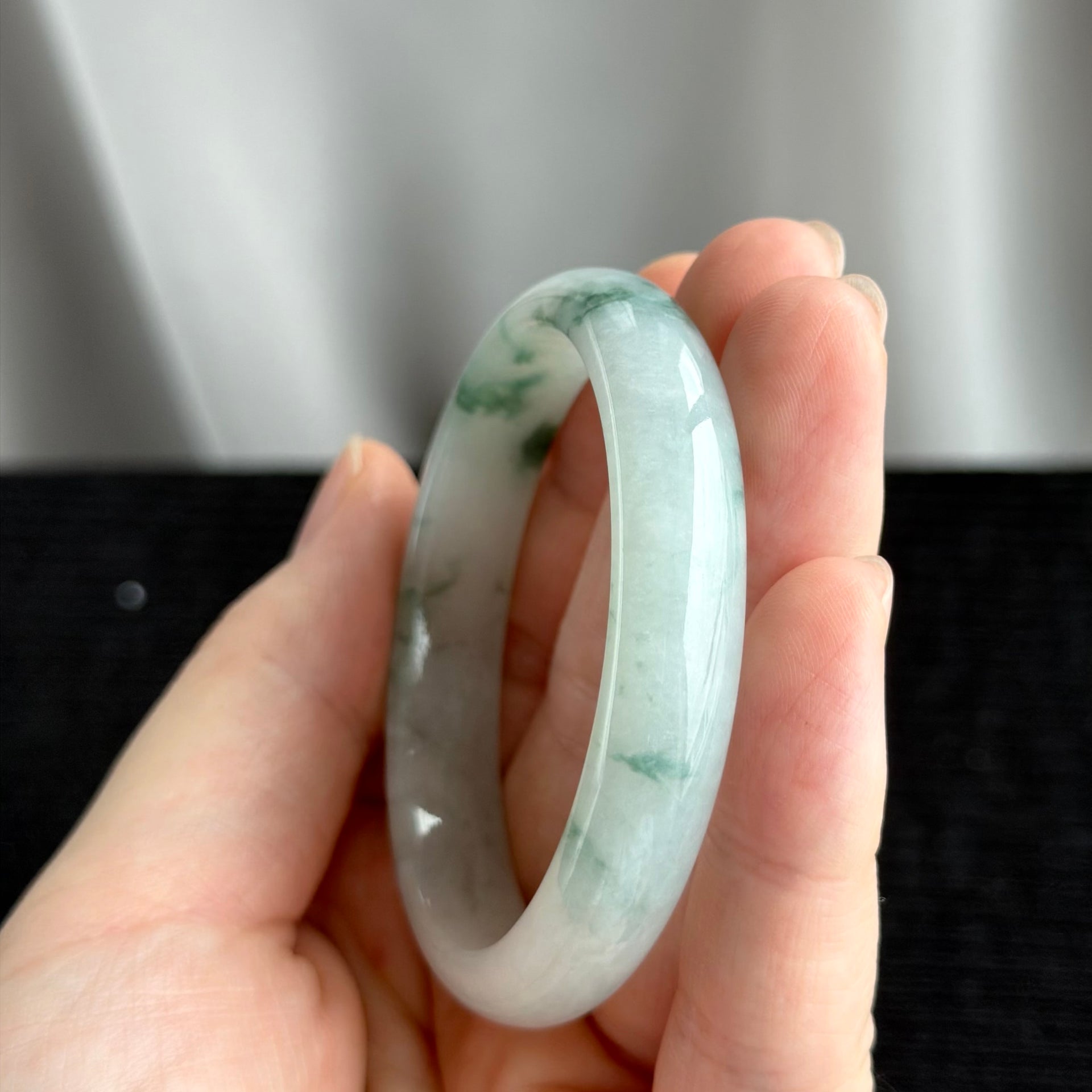 Jade in Bloom Jadeite Oval Bangle 53.1mm 翠意初绽