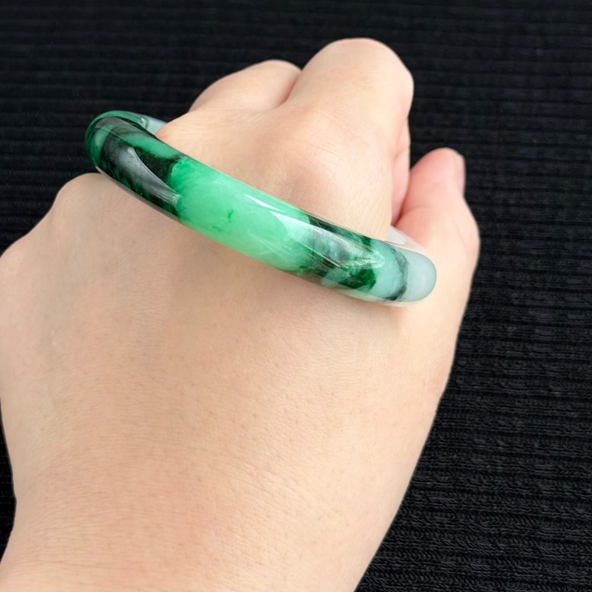 The Emerald Silk-Road Jadeite Bangle 54.3mm 碧丝万缕