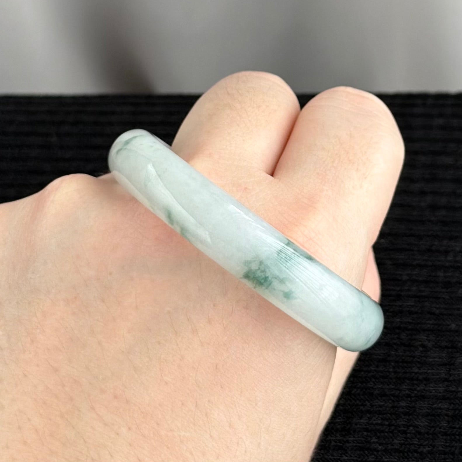 Jade in Bloom Jadeite Oval Bangle 53.1mm 翠意初绽