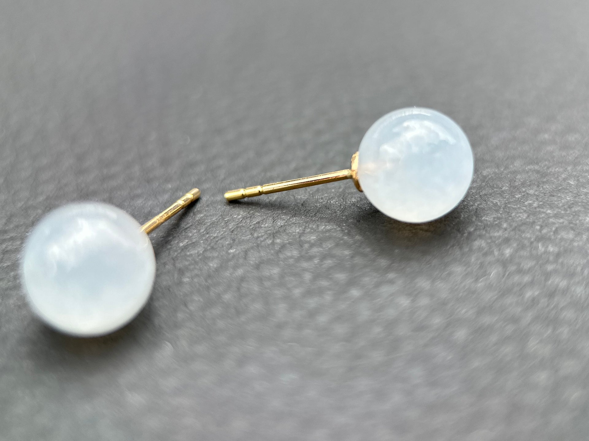61988 Icy White Highly Translucent Jade Stud Earring with 18K Yellow Gold