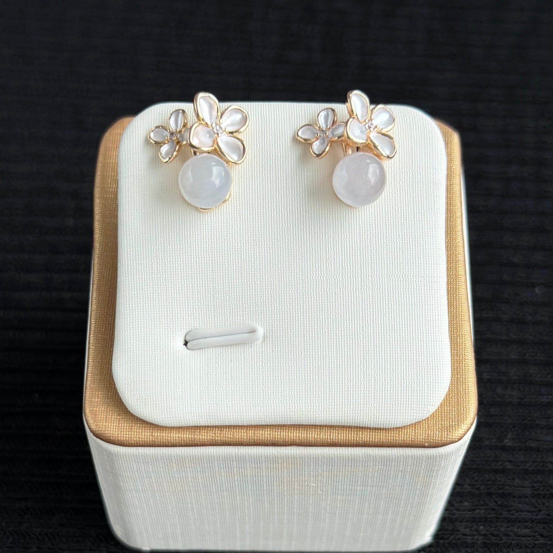Moon-Kissed Bloom Jadeite Earrings 月吻花开