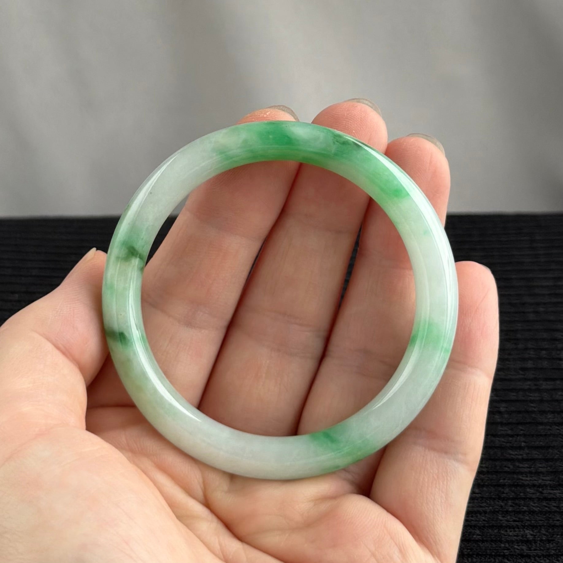 Celestial Silks Rounded Jadeite Bangle 53.1mm 天丝翠韵
