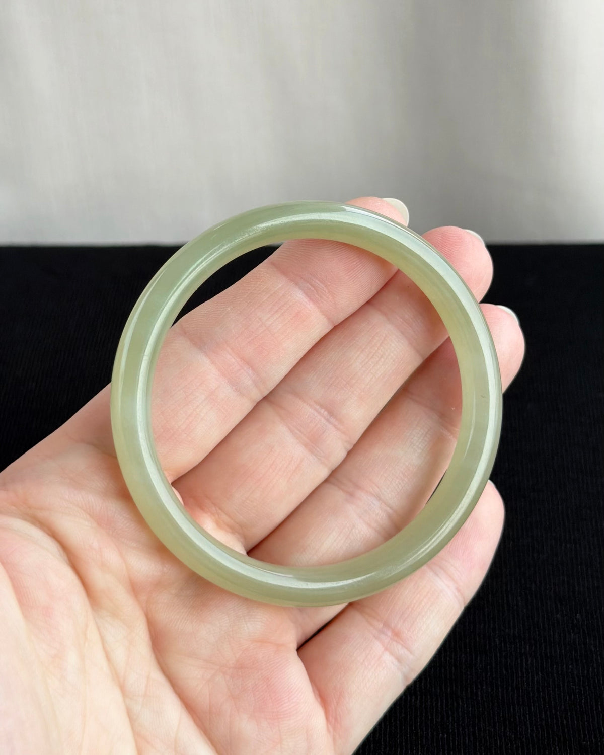 Morning Mist at Uji 57.9mm Nephrite Bangle 宇治晨雾