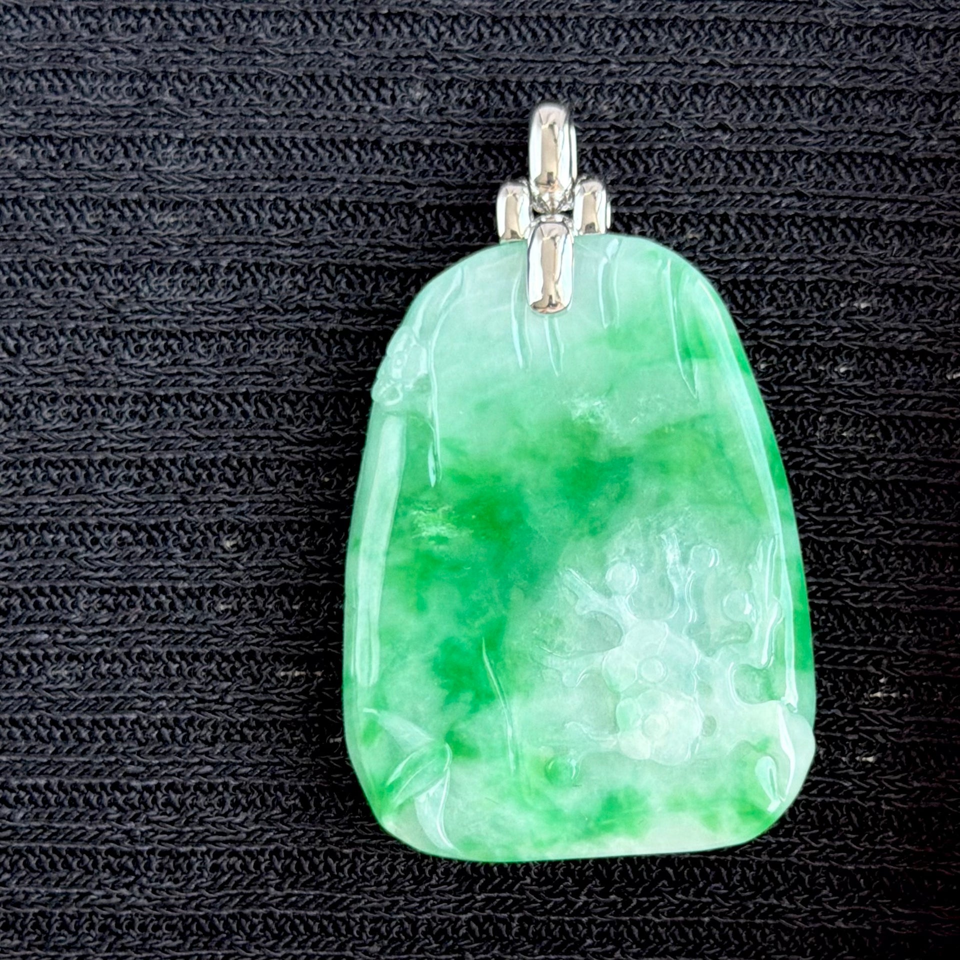 The Verdant Life-Tree Jadeite Pendant 翠木逢春