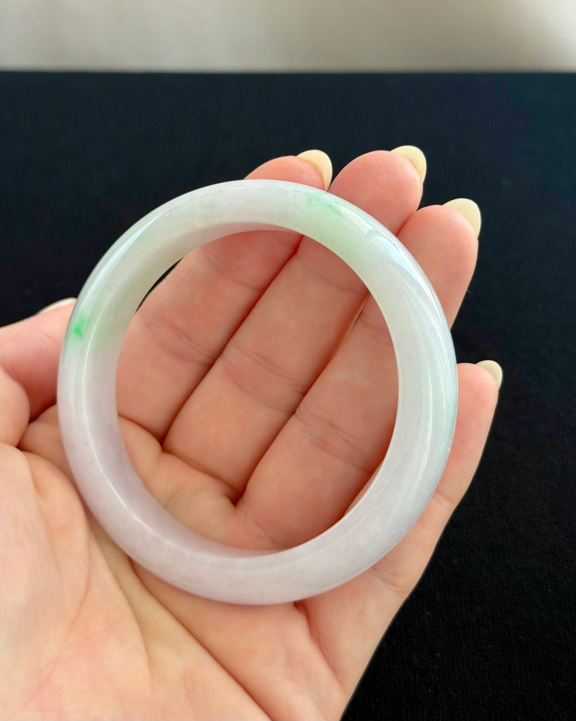 Wisteria in the Spring Rain 57.6mm Jadeite Bangle 春雨紫藤 (Preview)