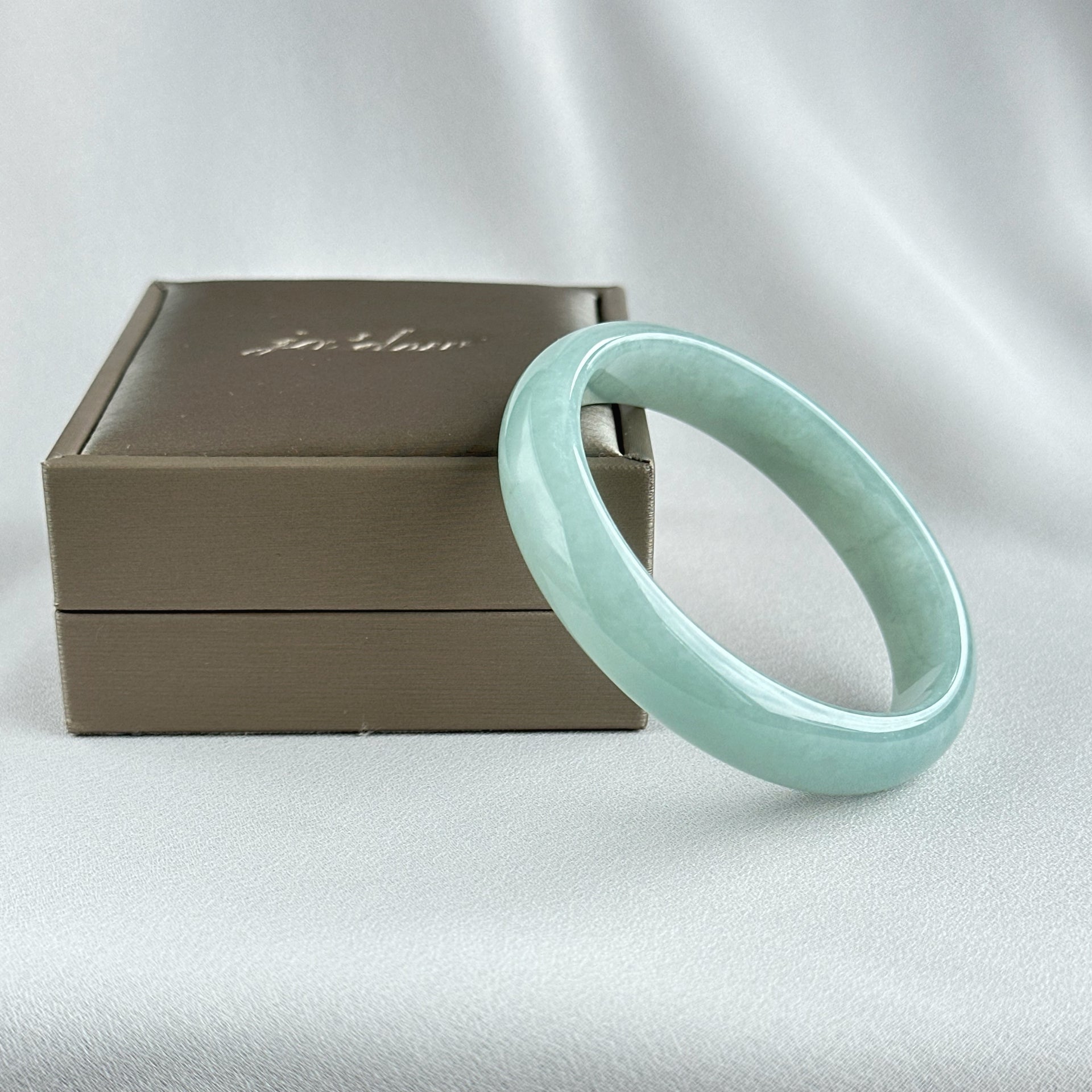 蓝静云光 Glacier Blue Oval Jadeite Bangle 55.0mm