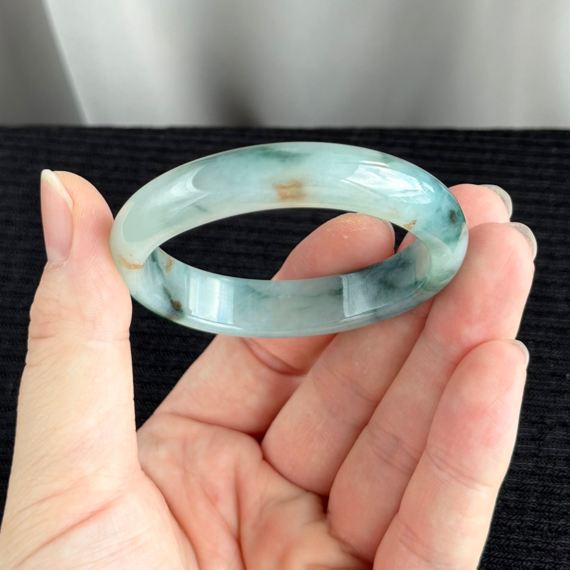 Jade with Red Petals Jadeite Oval Bangle 52.0mm 翠中绯瓣