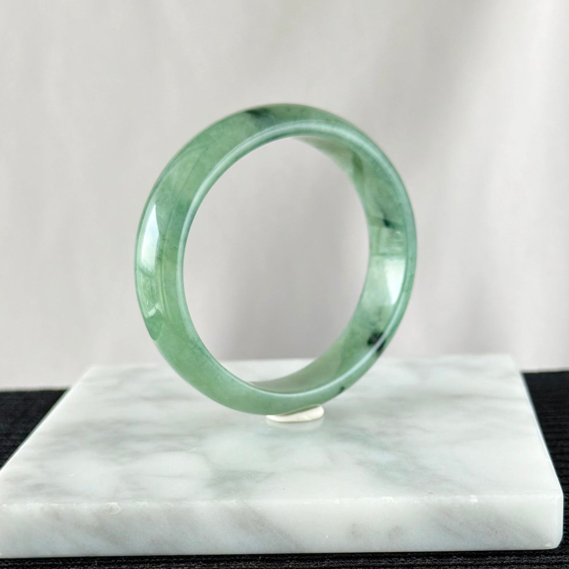 Emerald Bamboo Grove 53.4mm Oval Jadeite Bangle 翠竹深幽 (Preview)