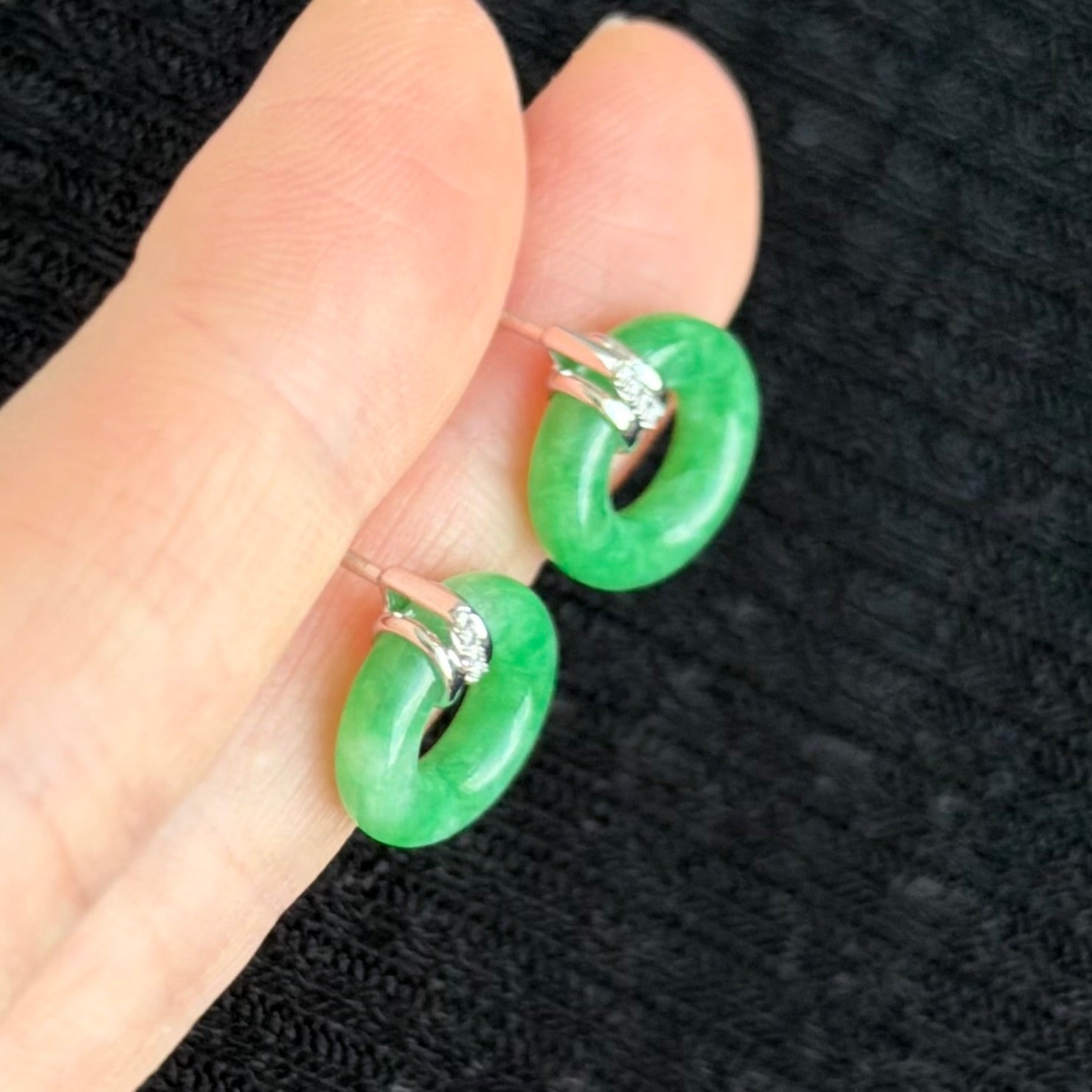Circle of Grace Jadeite Earrings 圆韵之环