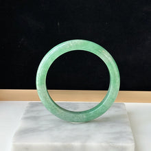 Load image into Gallery viewer, 122858 57.7mm Full Apple Green Jadeite Bangle
