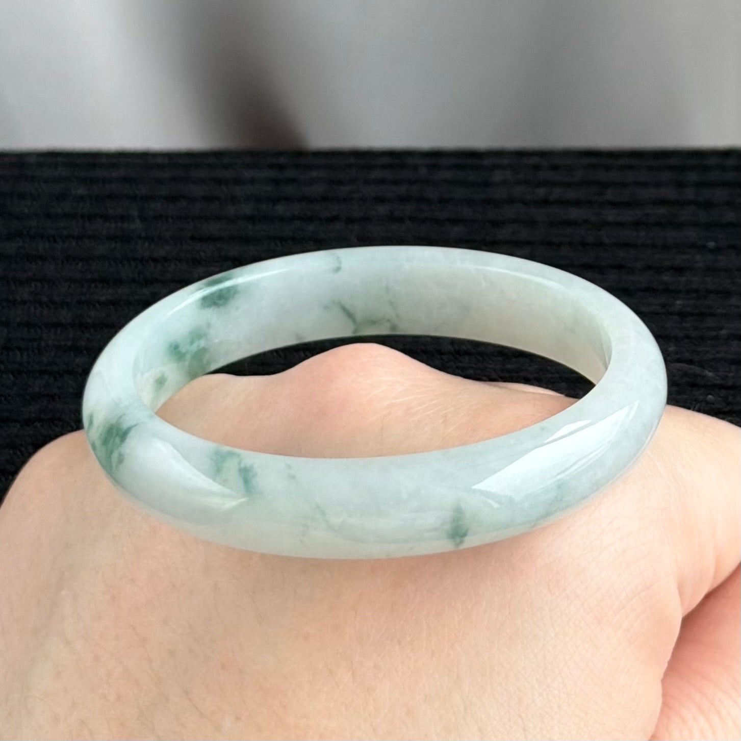 Jade in Bloom Jadeite Oval Bangle 53.1mm 翠意初绽