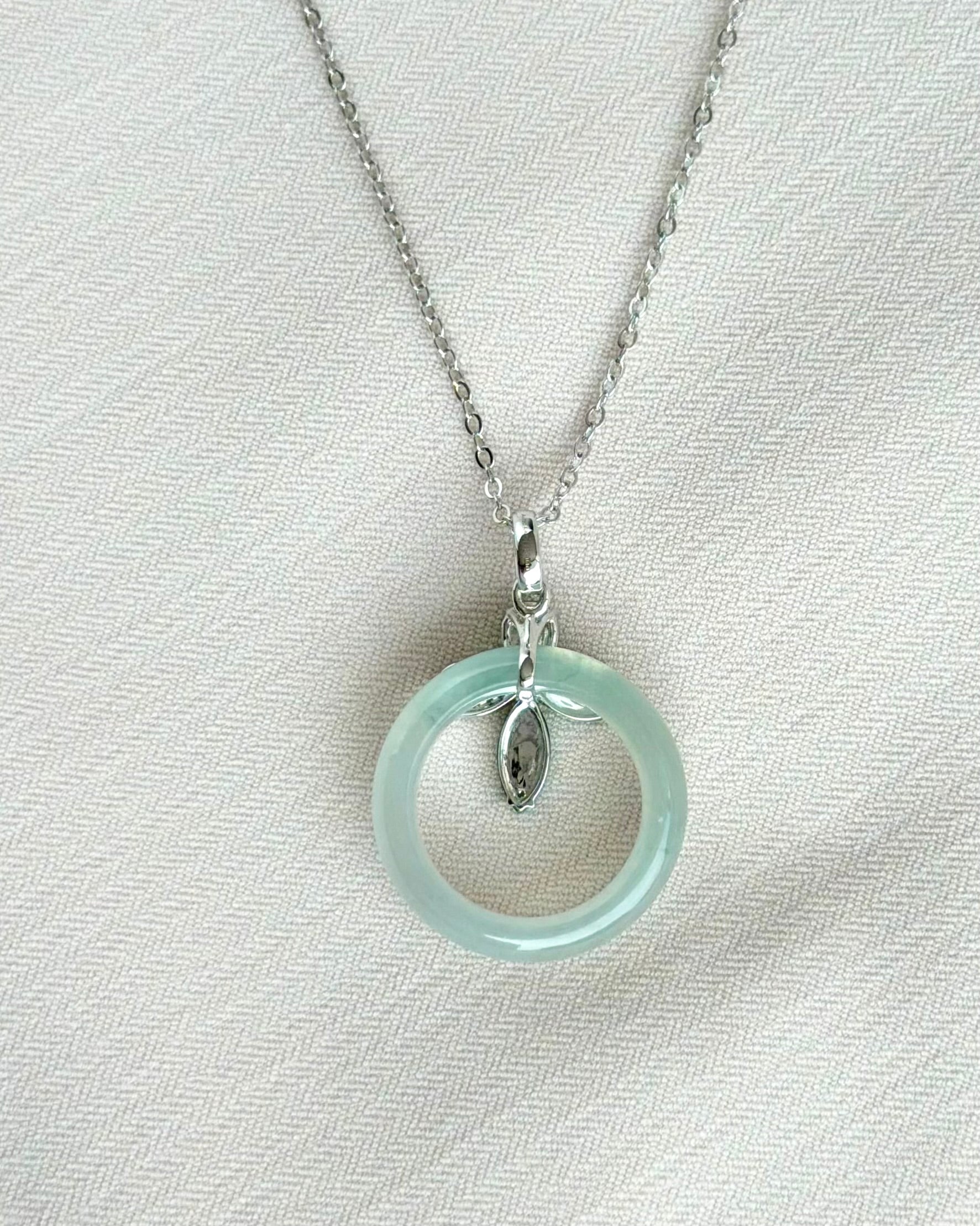 Clover's Embrace Jade Pendant 三叶环抱 (Preview)