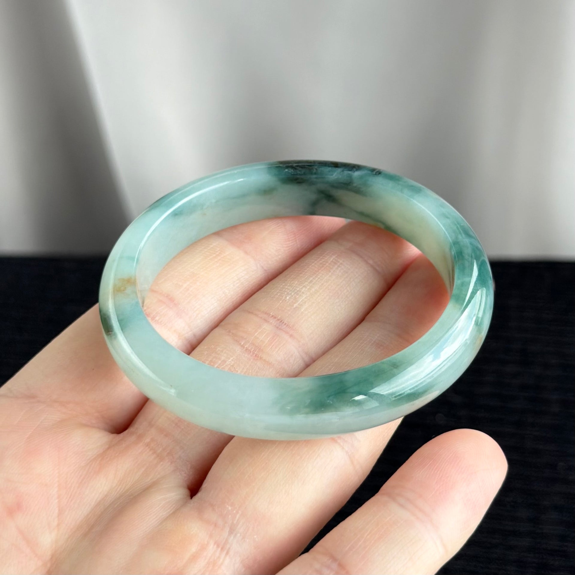 Jade with Red Petals Jadeite Oval Bangle 52.0mm 翠中绯瓣