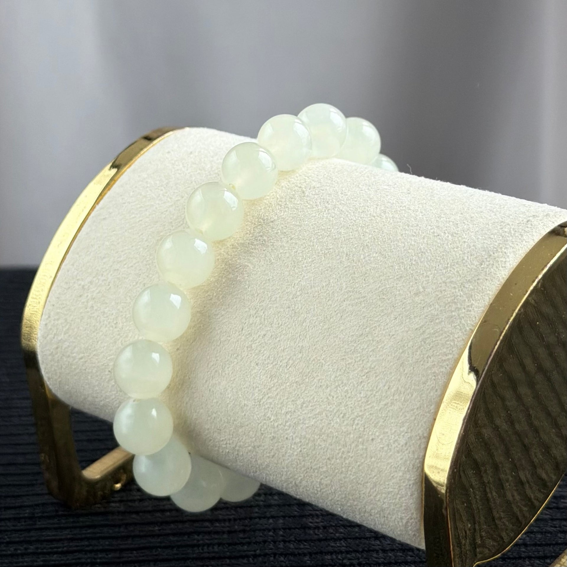 Silk Moon on the Frozen Lake 10.0mm Nephrite Bracelet 凝脂月华