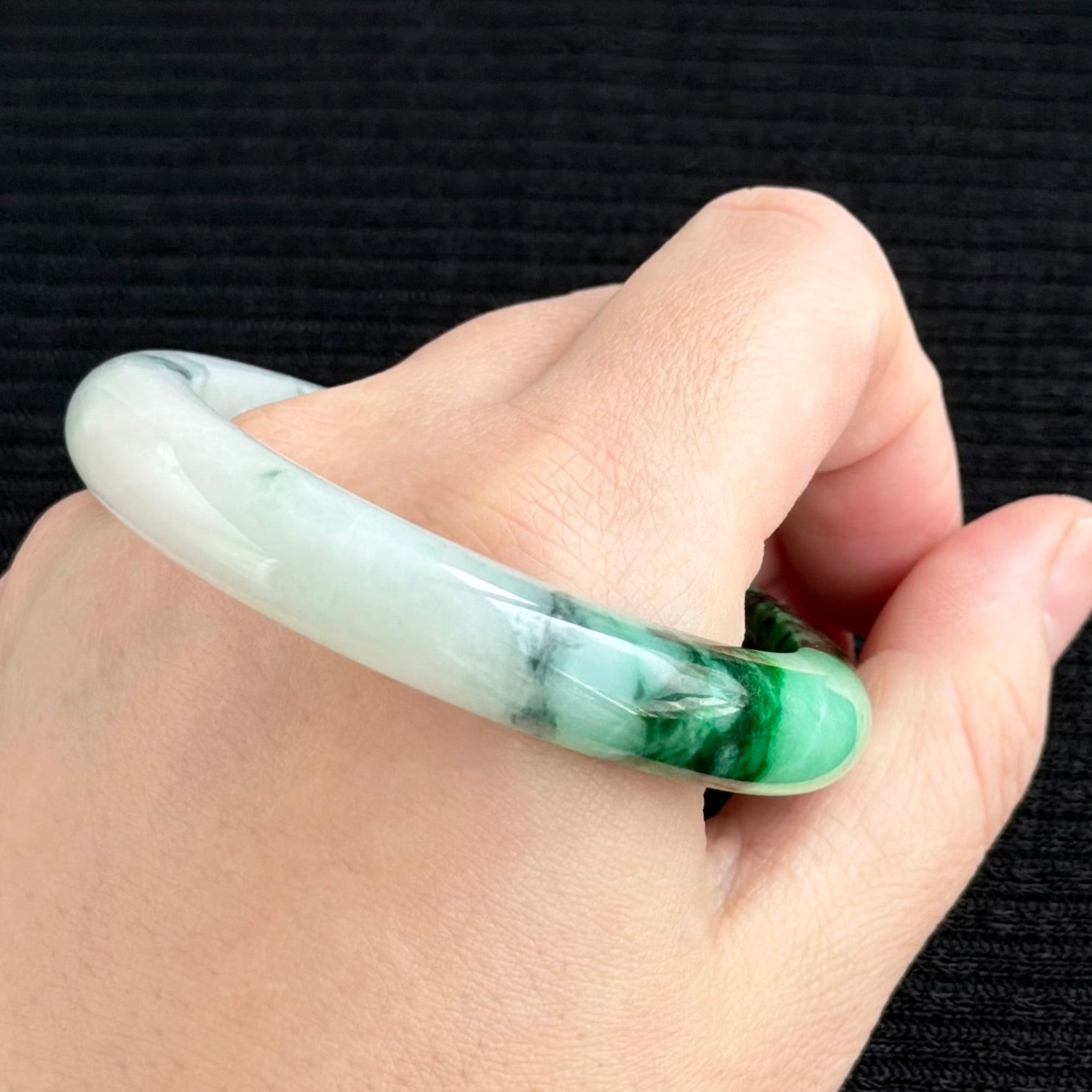 The Emerald Silk-Road Jadeite Bangle 54.3mm 碧丝万缕
