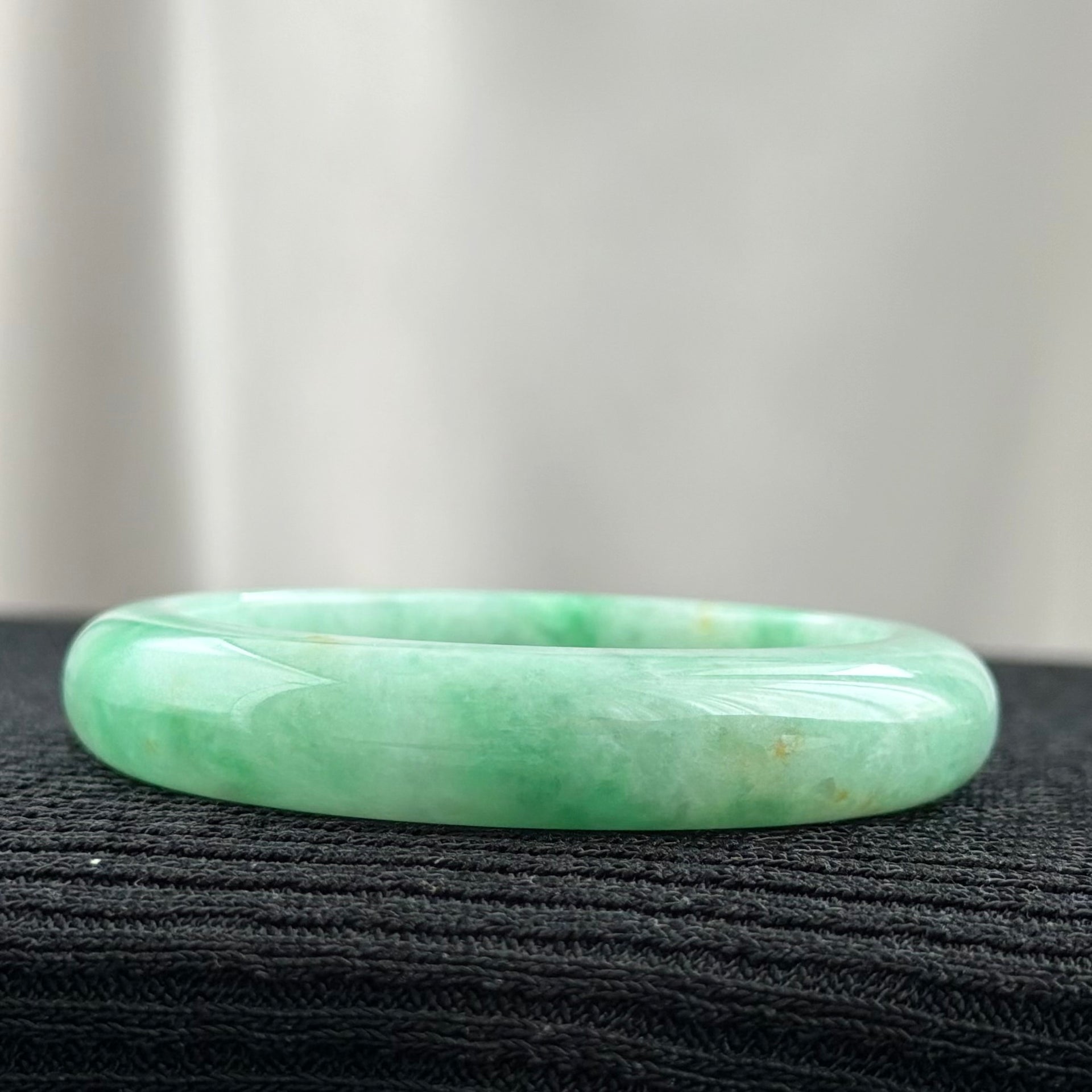 Green Hills Beyond Jadeite Bangle 54.4mm 远翠叠岫