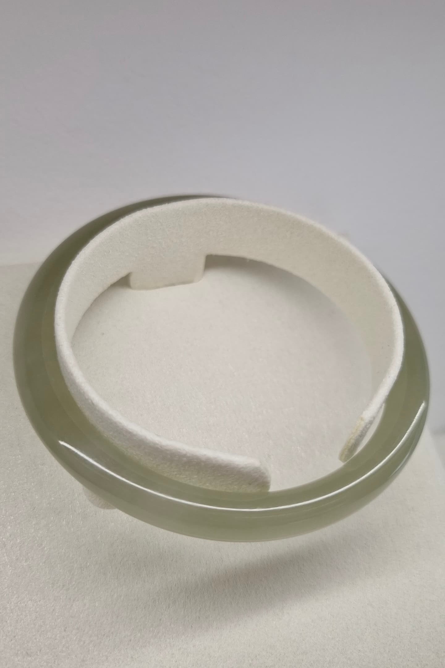 Morning Mist at Uji 57.9mm Nephrite Bangle 宇治晨雾 (Preview)